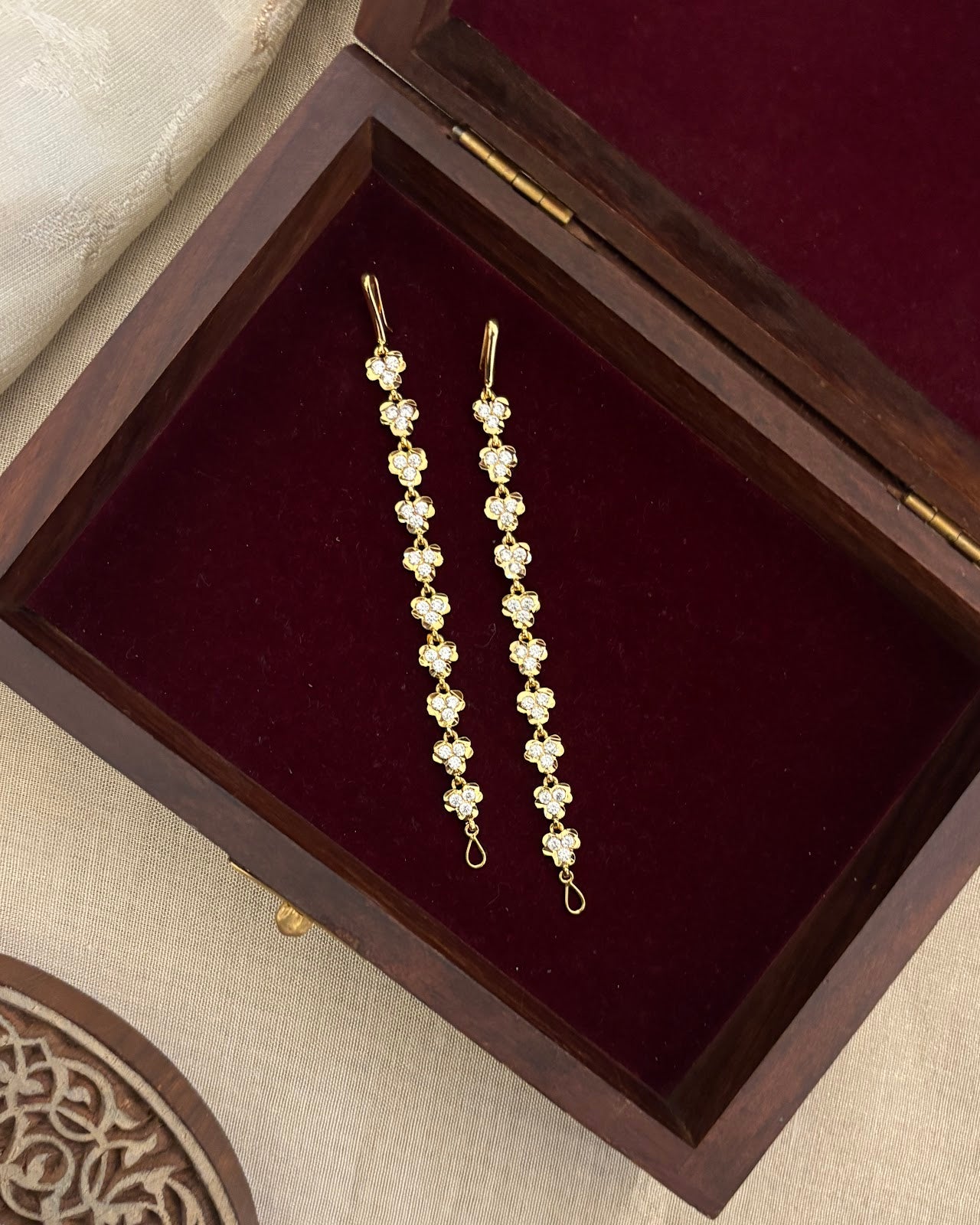Vintage Impon Straight Ear Chain White EC195