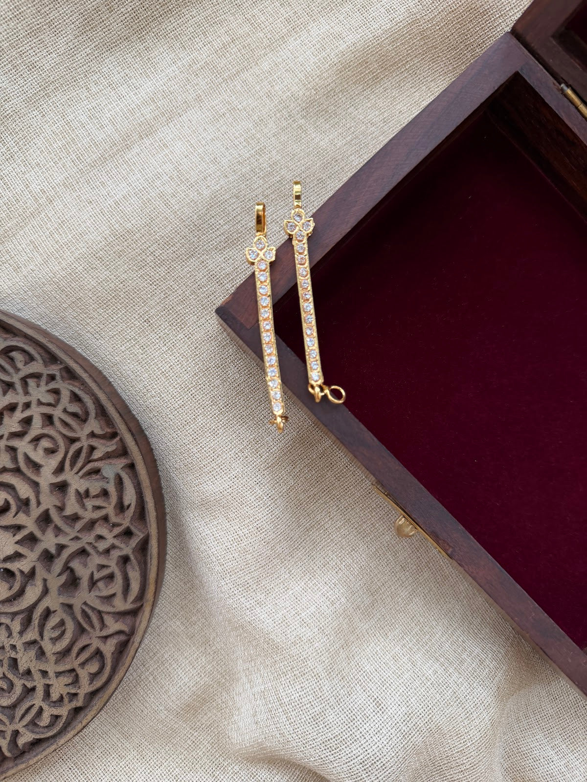 Vintage Floral Impon Straight Ear Chain - White | Handmade Gold Tone | EC259