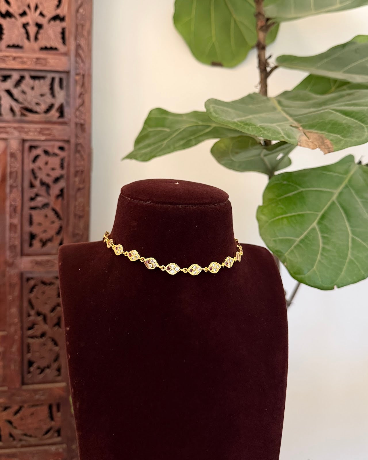 Vintage Floral Impon Choker Necklace | White | Handmade Gold Tone | NC821