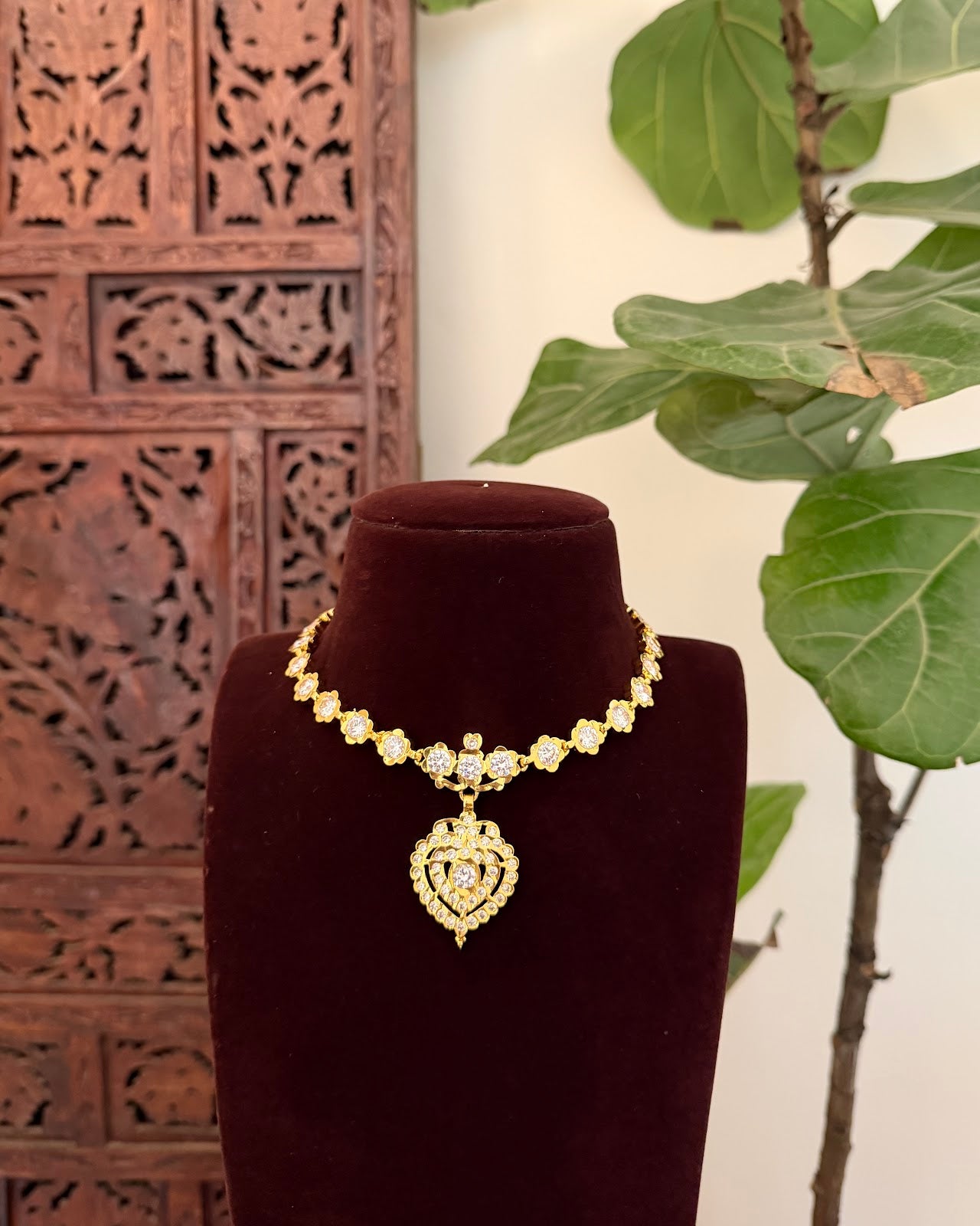 Attigai Vintage White Floral Necklace | Handmade Gold Tone | NC819