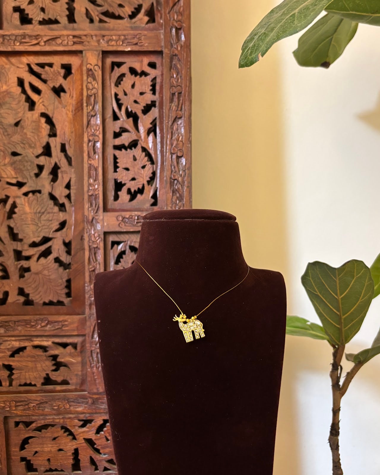 Invisible Chain with Kundan Deer Pendant | NC748