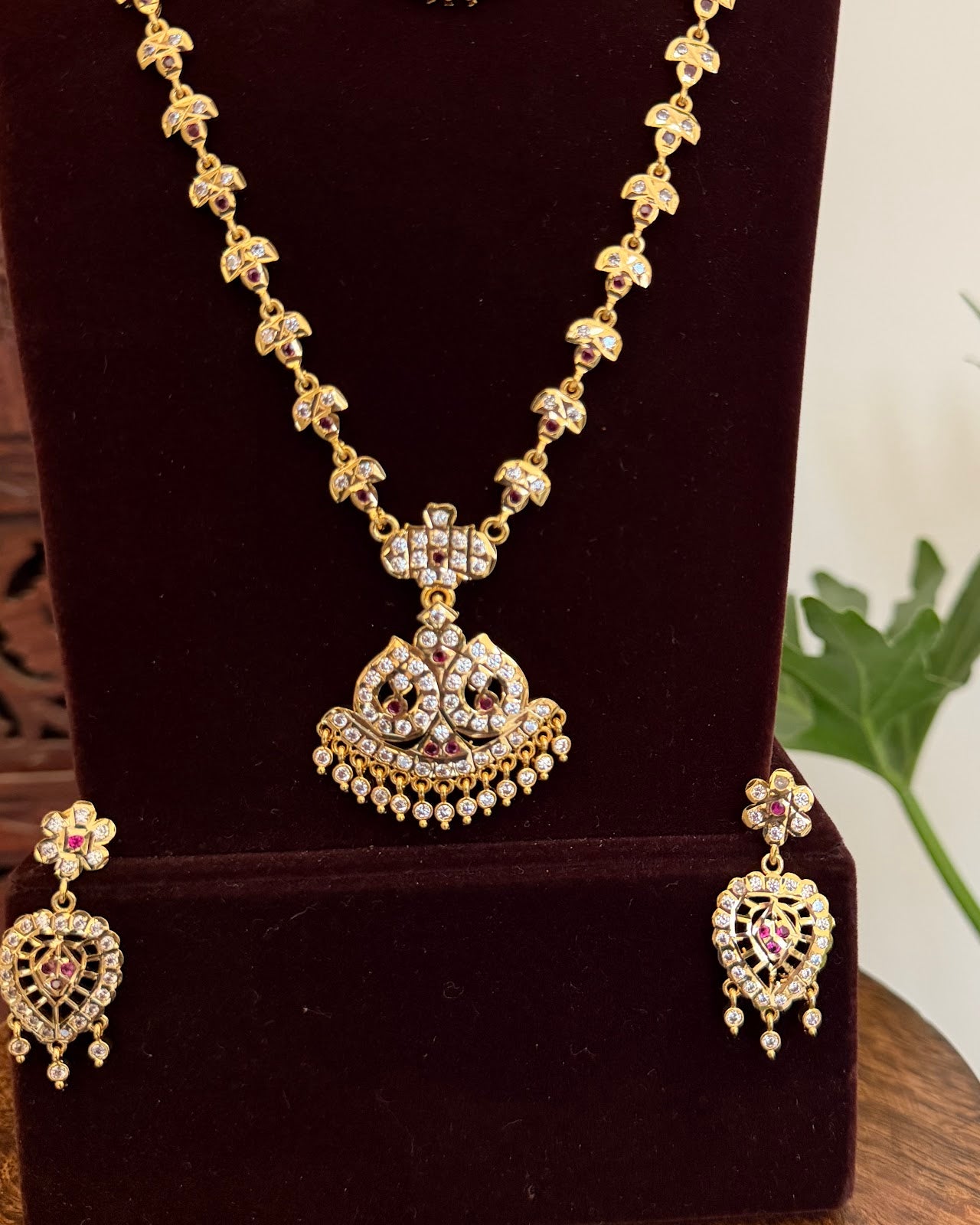 Floral Motif Impon Jewellery Set Ruby & White NC704