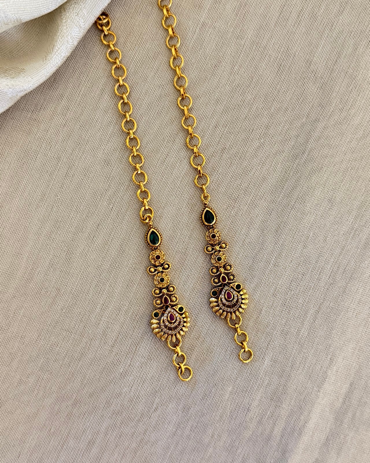 Royal Straight Ear Chain | Antique Gold Finish | Green | EC213