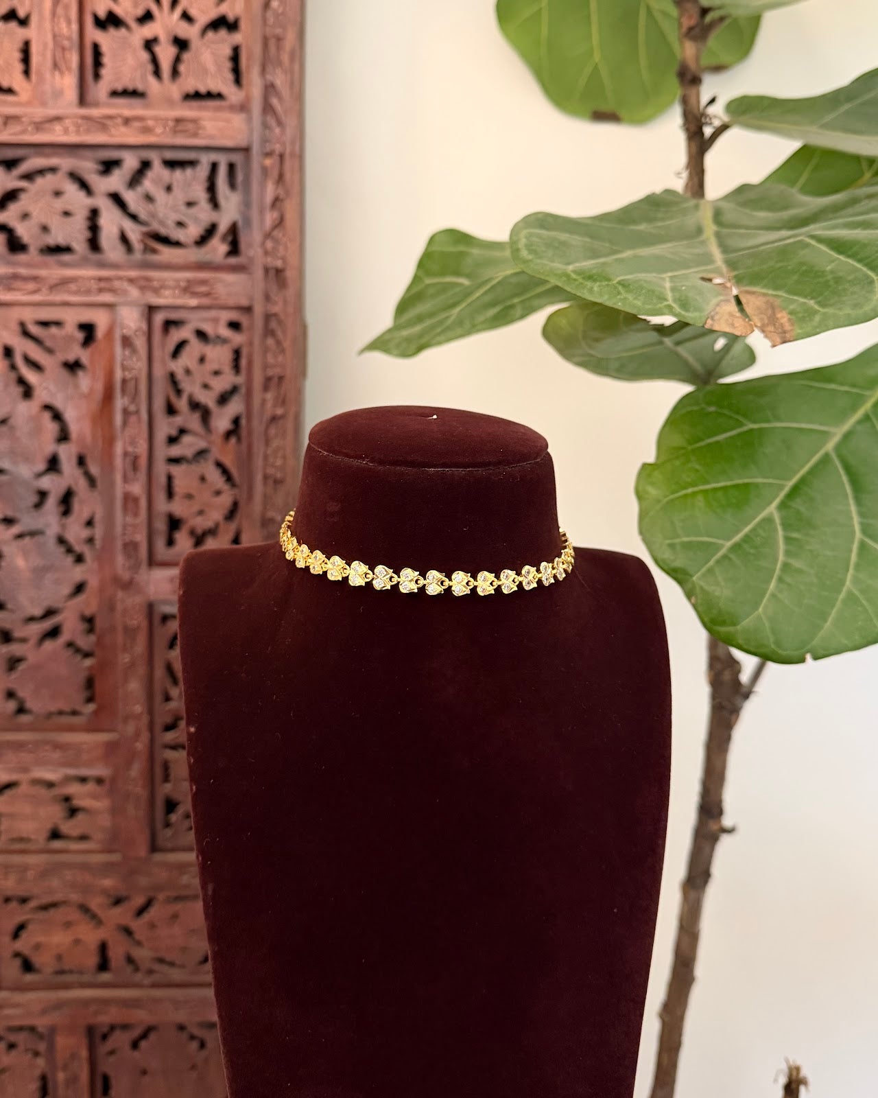 Vintage Floral Impon Choker Necklace | White | Handmade Gold Tone | NC822