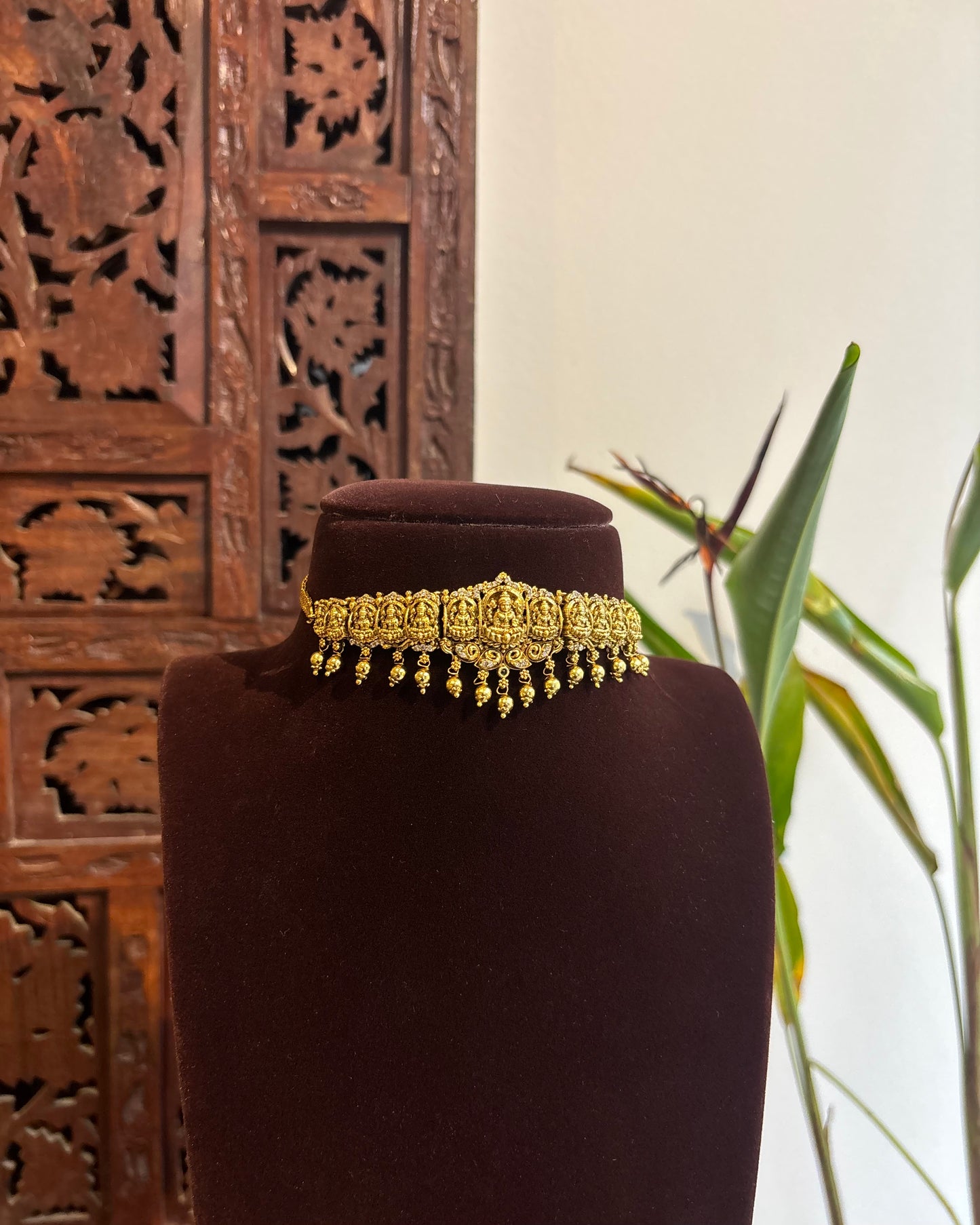 Minimal Lakshmi Motif Choker Necklace | Matching Earrings | NC238