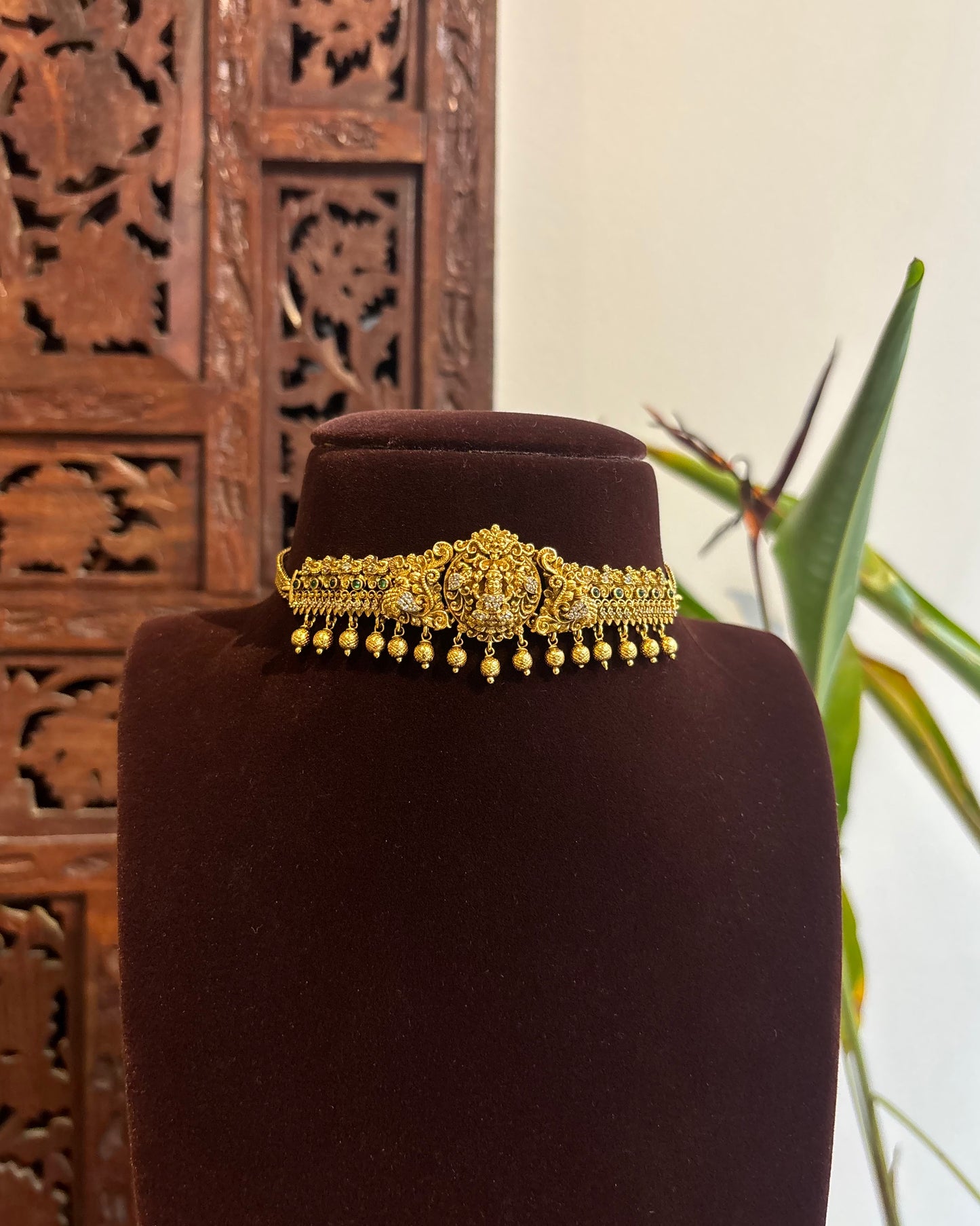 Minimal Lakshmi Motif Choker Necklace | Matching Earrings | NC239