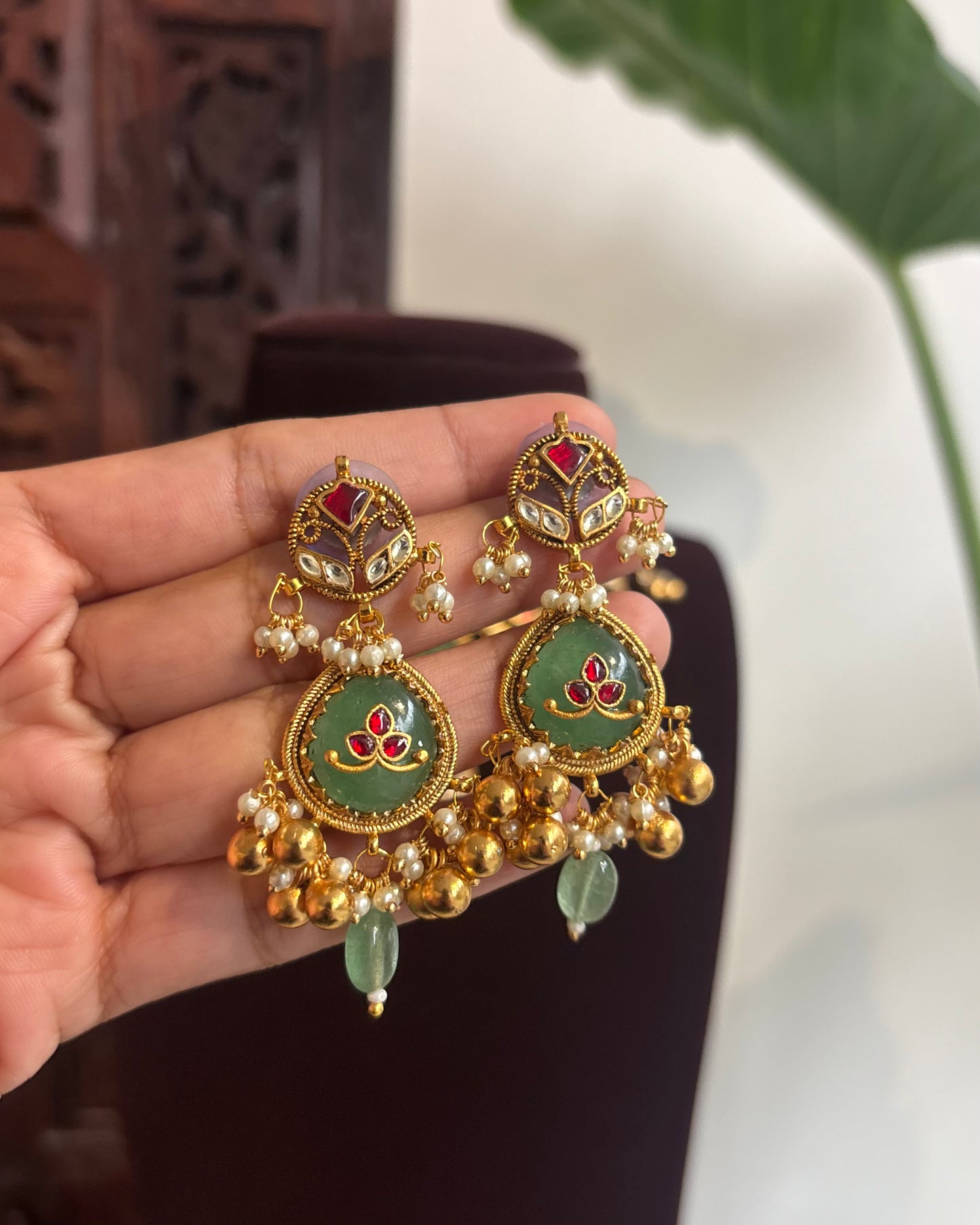 Varna Edit: The 'Aranya' Kundan & Floral Short Necklace with Green Engraved Floral Pendant | NC262