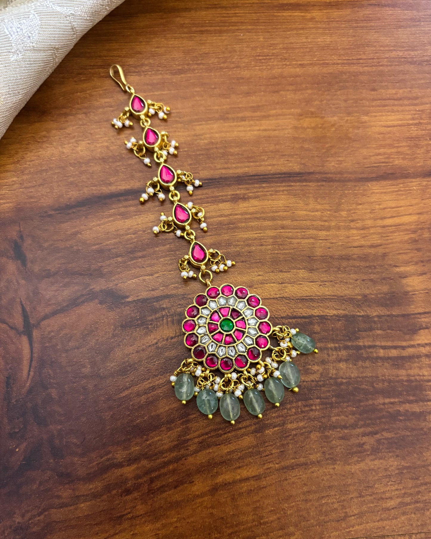 Jadau Kundan Floral Maang Tikka – Gold-Plated Bridal Hair Jewellery | MT120