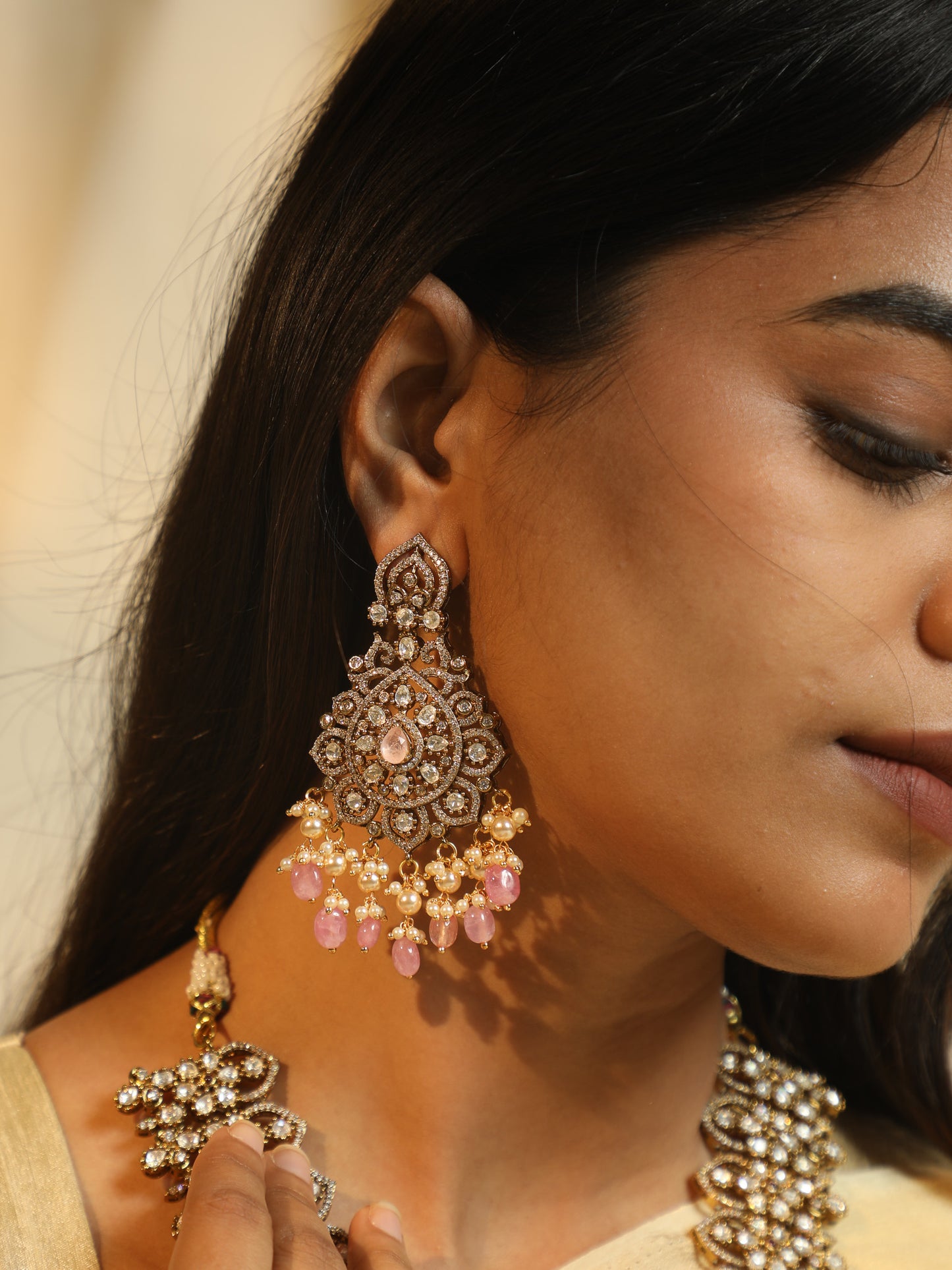 Regal Tranquility: Victorian Necklace Set