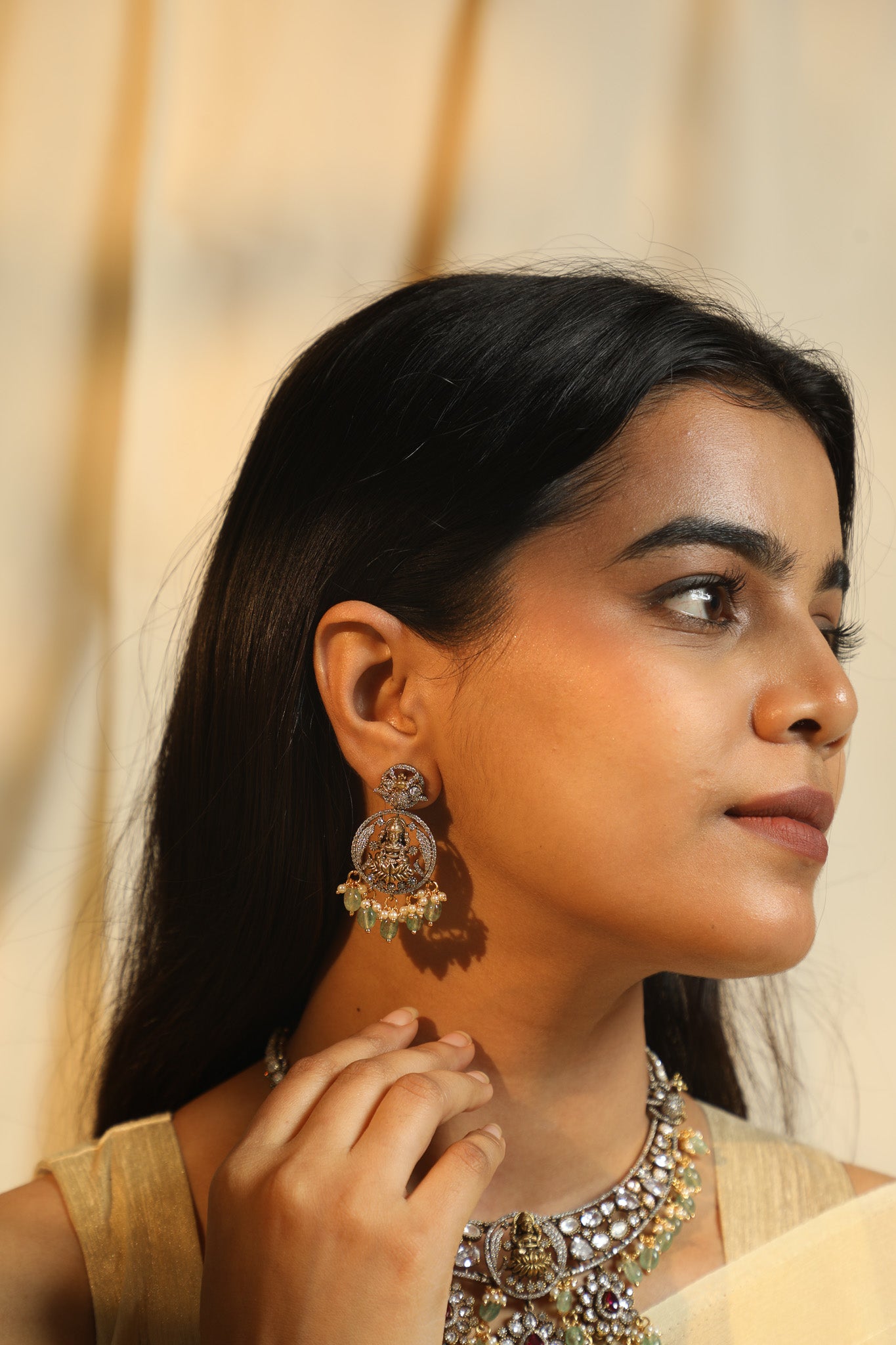 Temple Victorian Jewelry Necklace Set