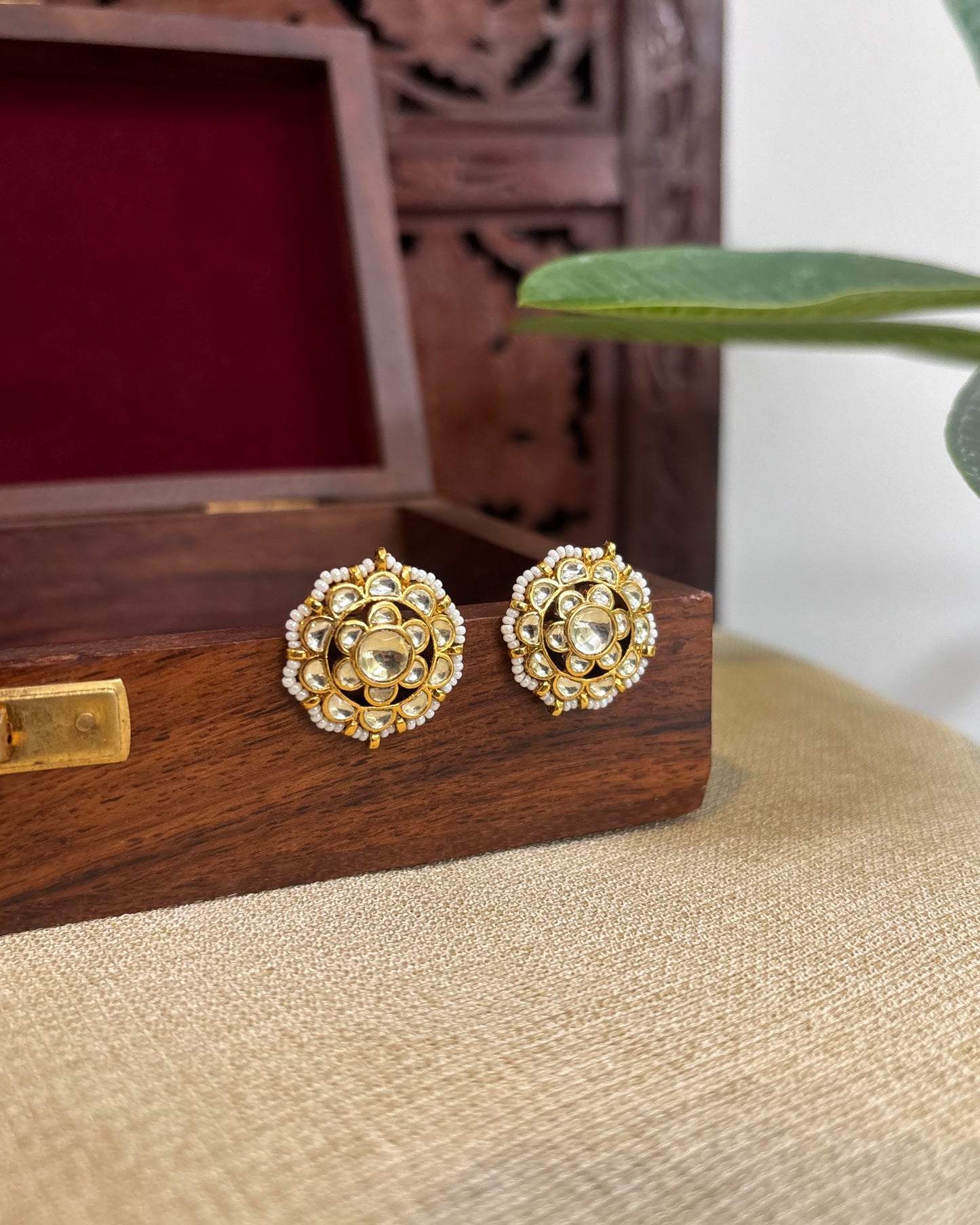 White Gold-Finish Kundan Studs | ER324