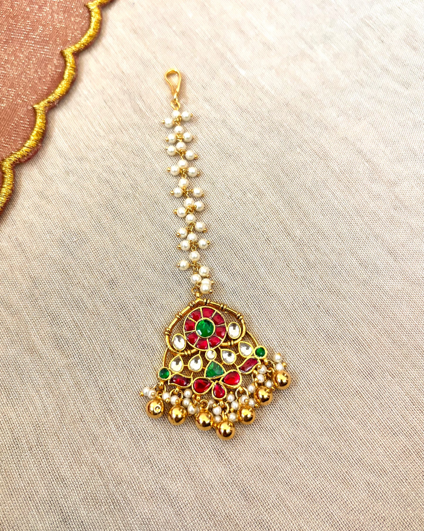 Minimal Jadau Kundan Maang Tikka in Red, Green & White | Antique Gold Finish