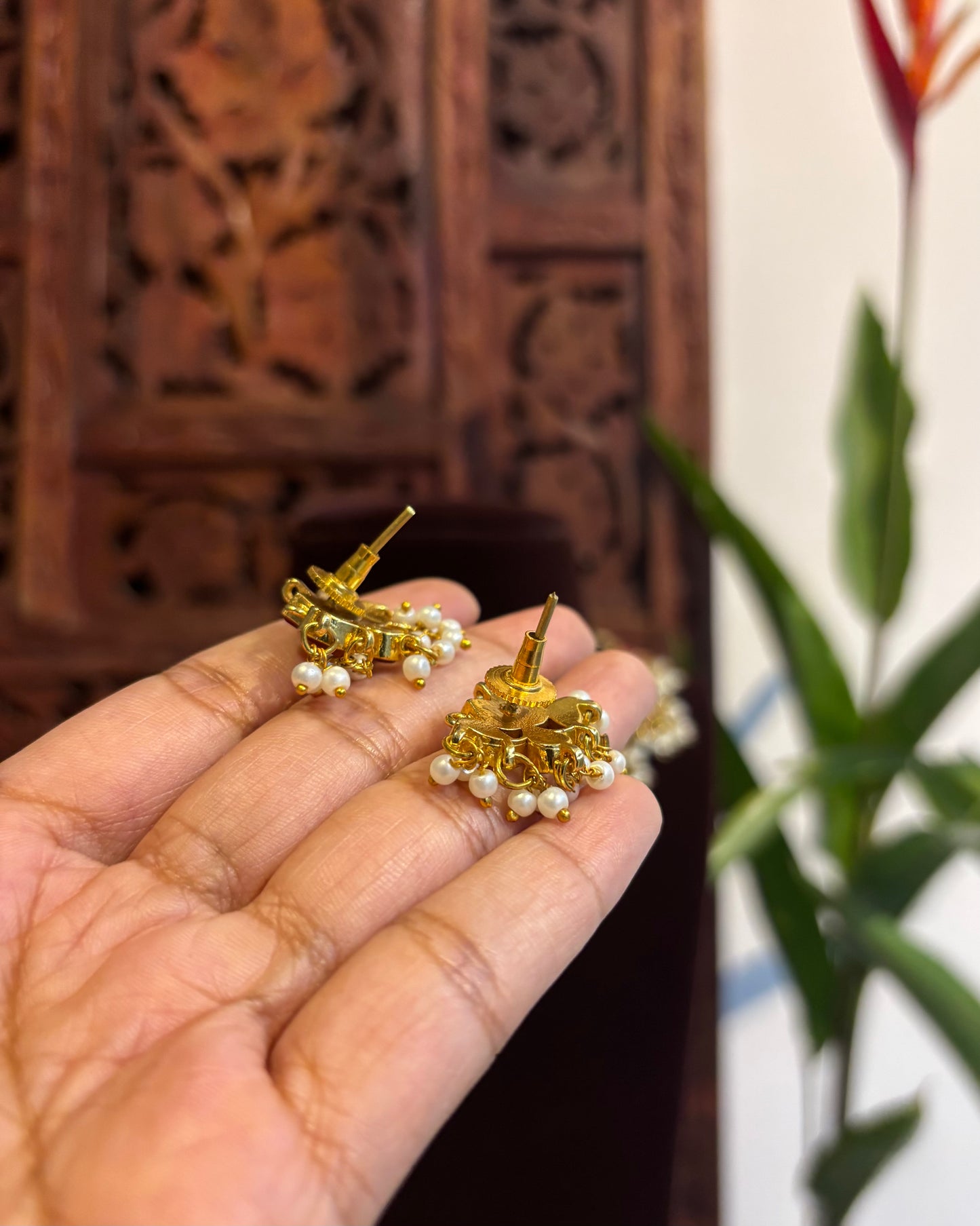 Ruby White Lotus Kundan Choker Set with Earrings – Minimal Statement | NC157