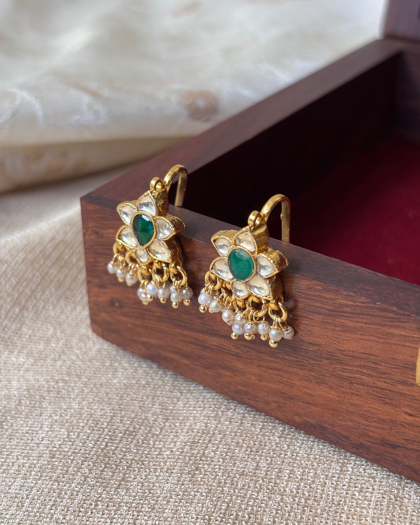 Green and White Floral Gold-Finish Jadau Bugadi | ER074