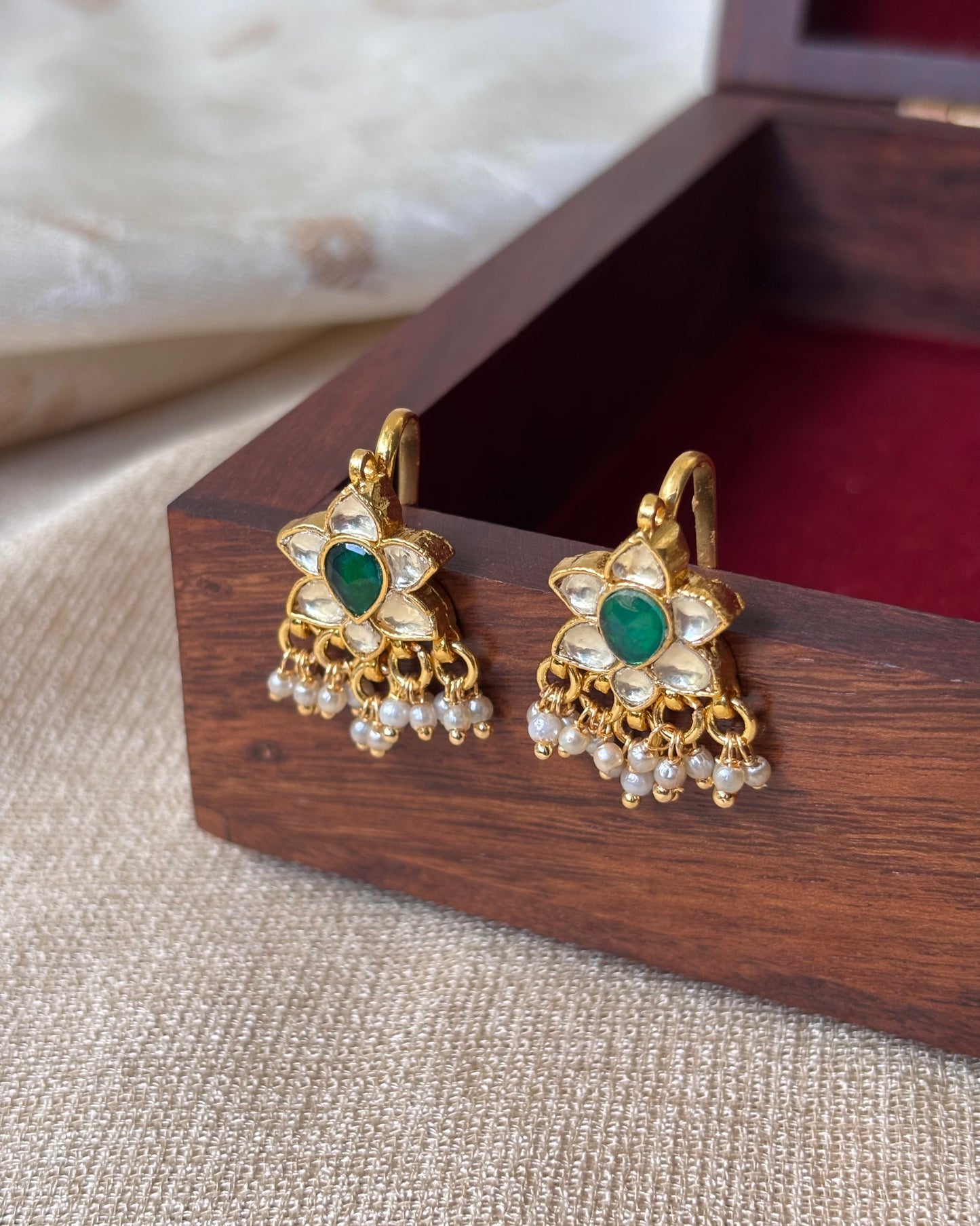 Green and White Floral Gold-Finish Jadau Bugadi | ER074