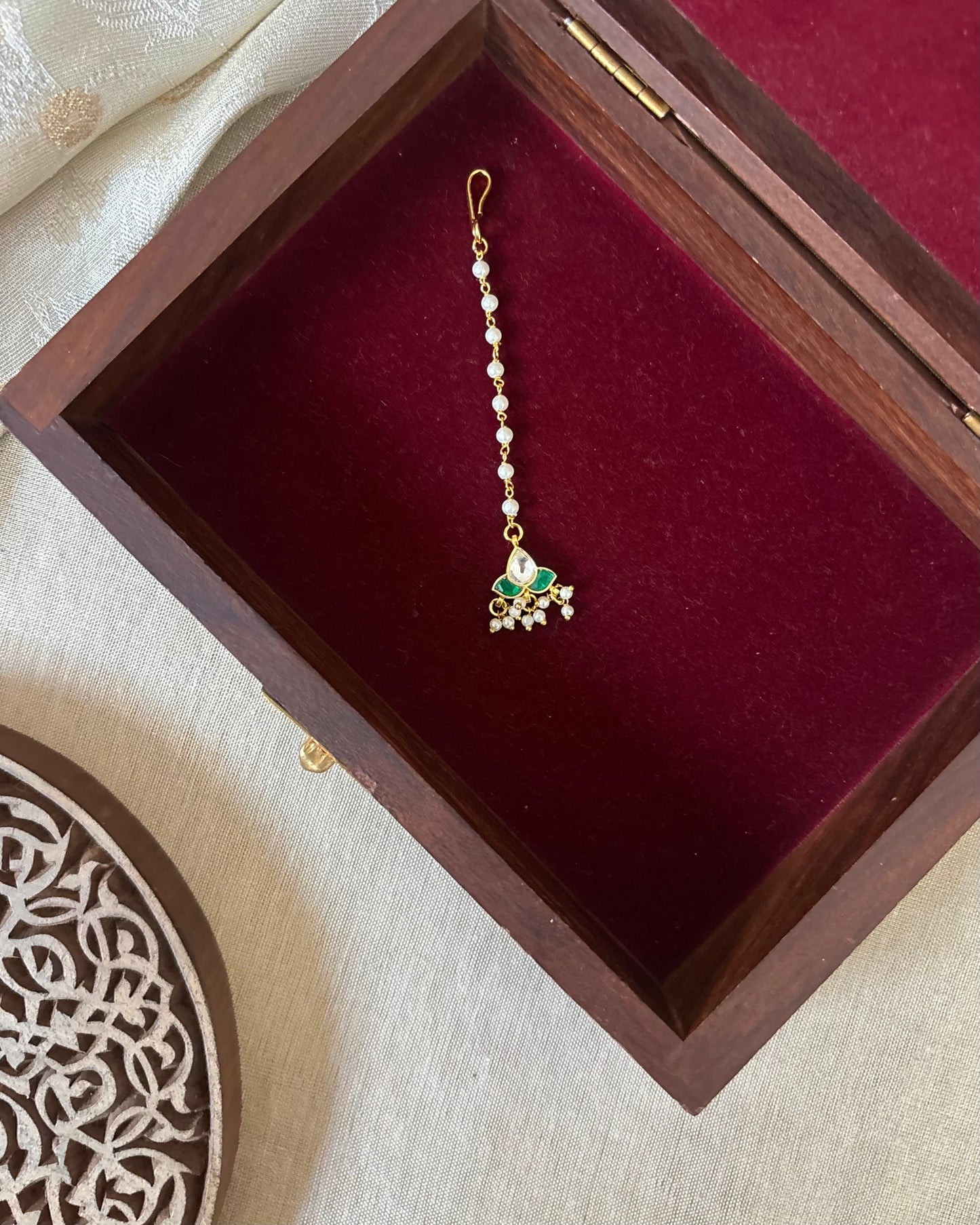 Minimal Jadau Floral Design Maang Tikka | Green & White | MT294