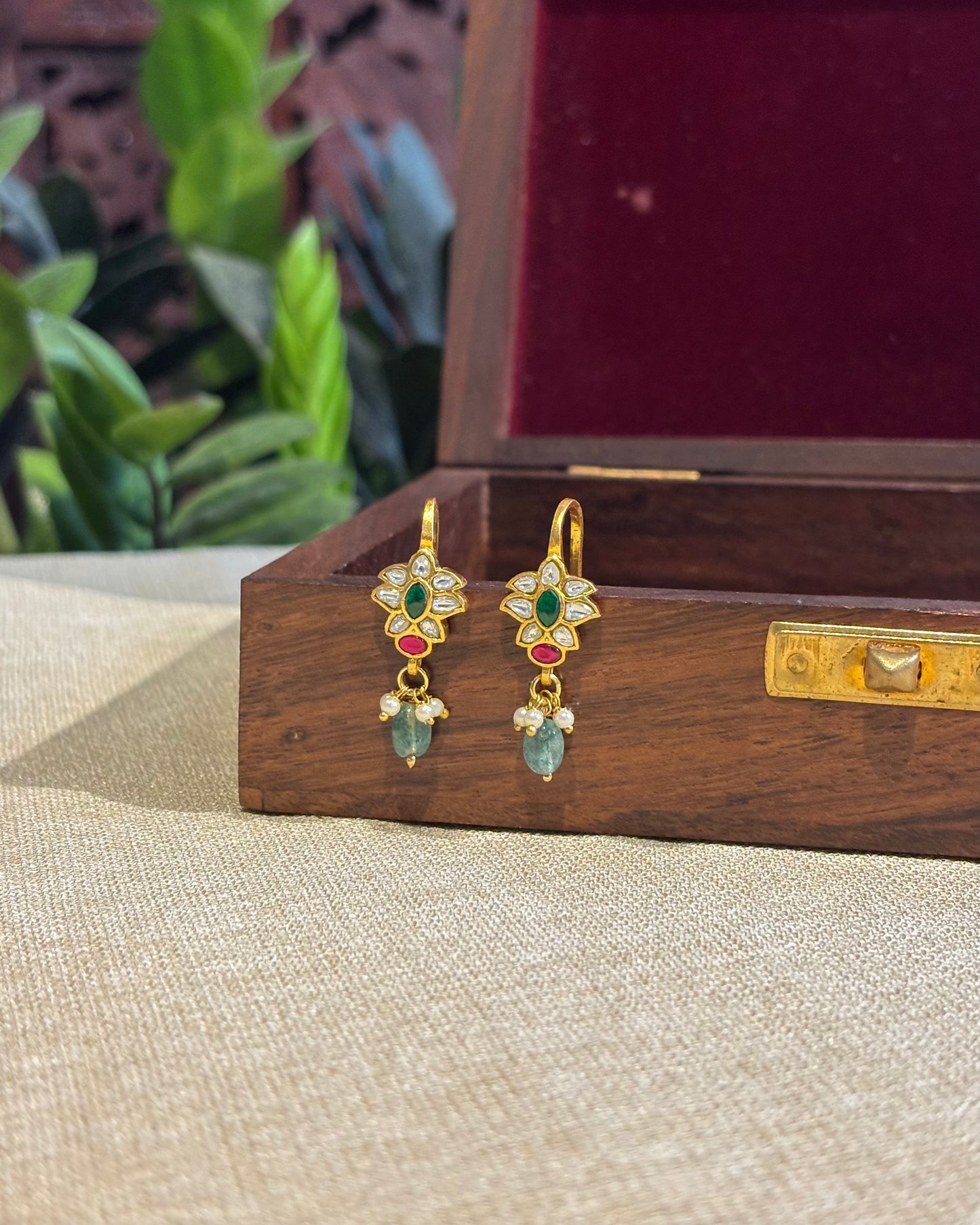 Green and White Floral Gold-Finish Jadau Bugadi | ER137