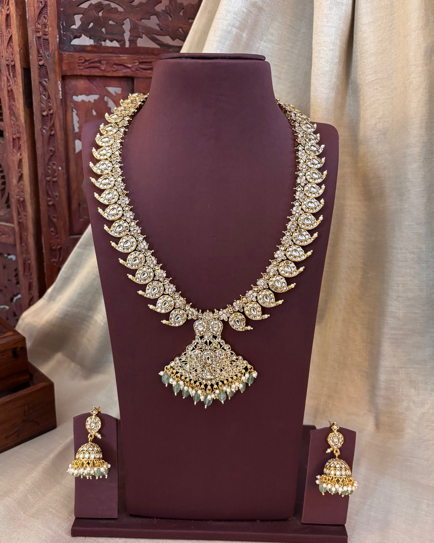 Premium White Kemp Mango Haram with Earrings | NC090