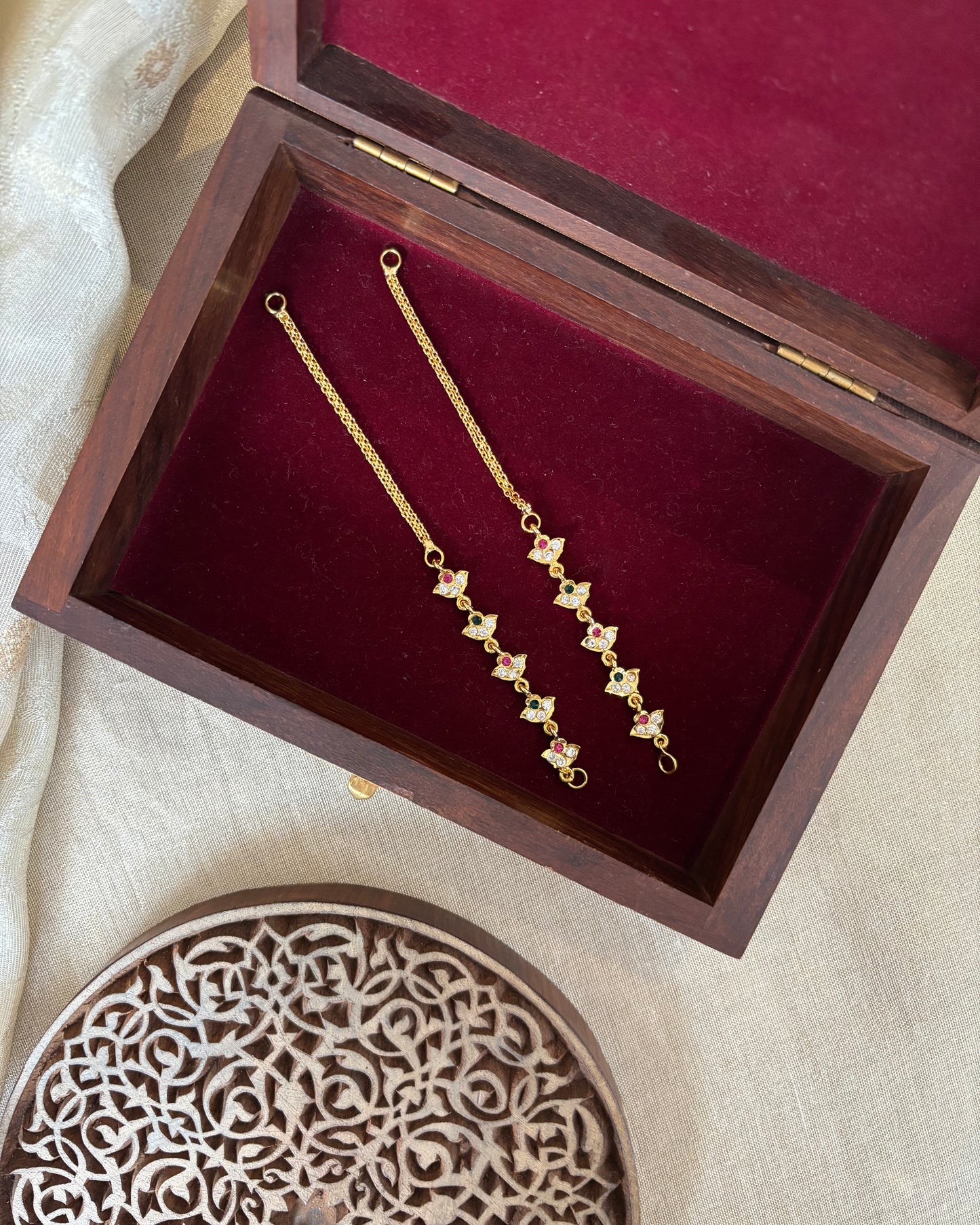 Vintage Floral Impon Straight Ear Chain – Multicolor | EC143