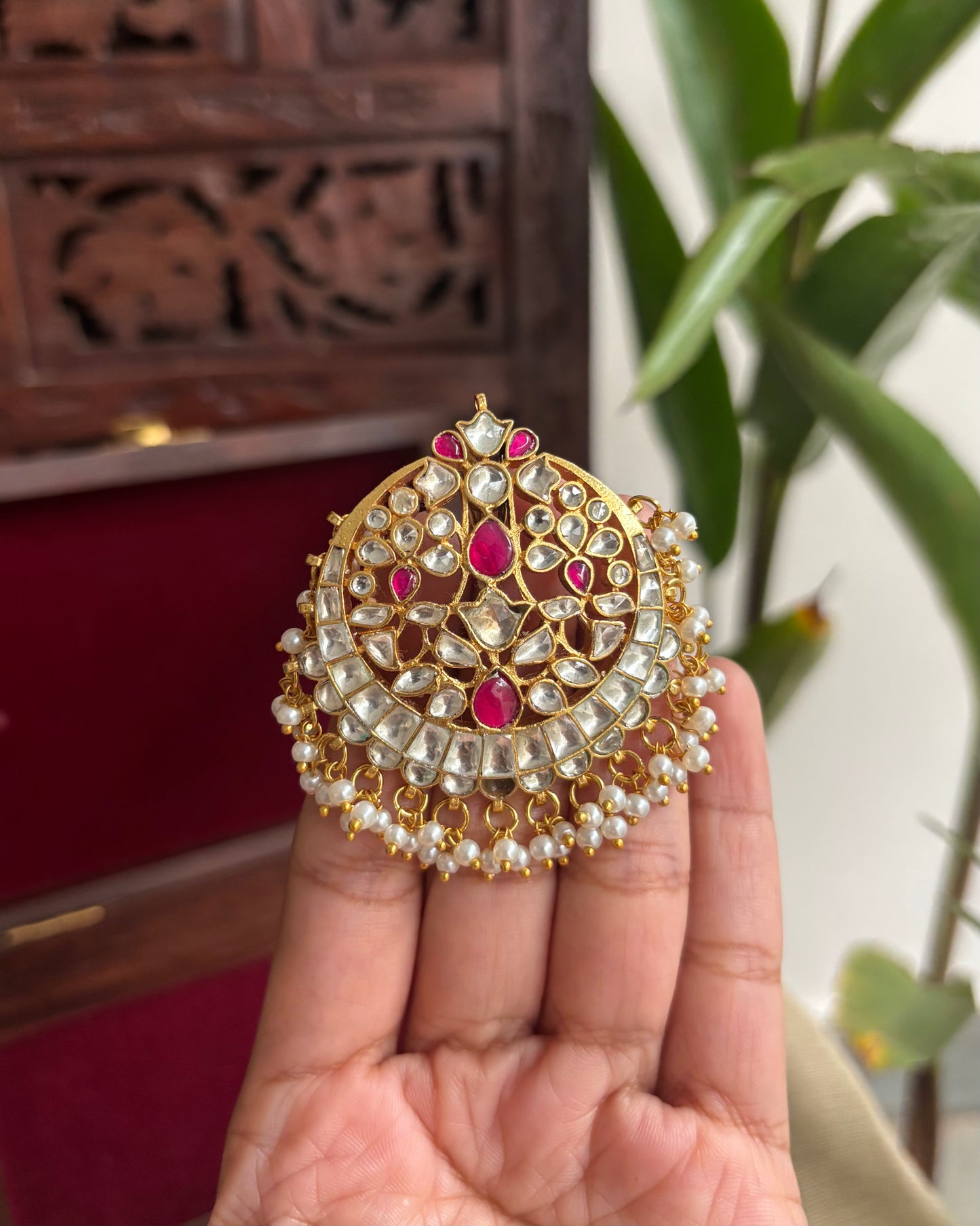 Intricate Floral Round Jadau Kundan Pendant | HA170