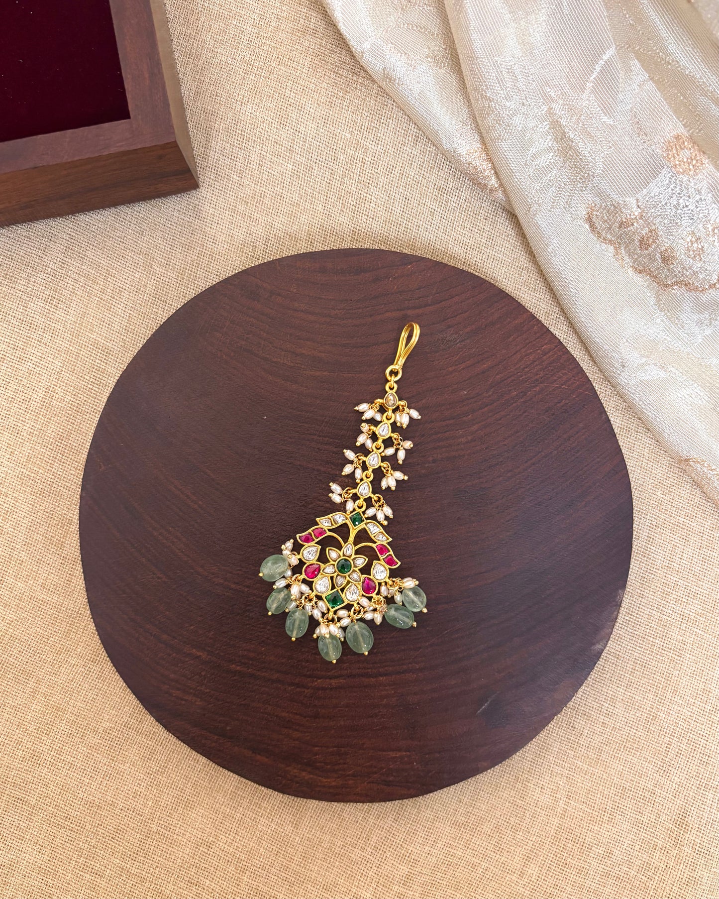 Jadau Kundan Floral Maang Tikka – Gold-Plated Bridal Hair Jewellery | MT075
