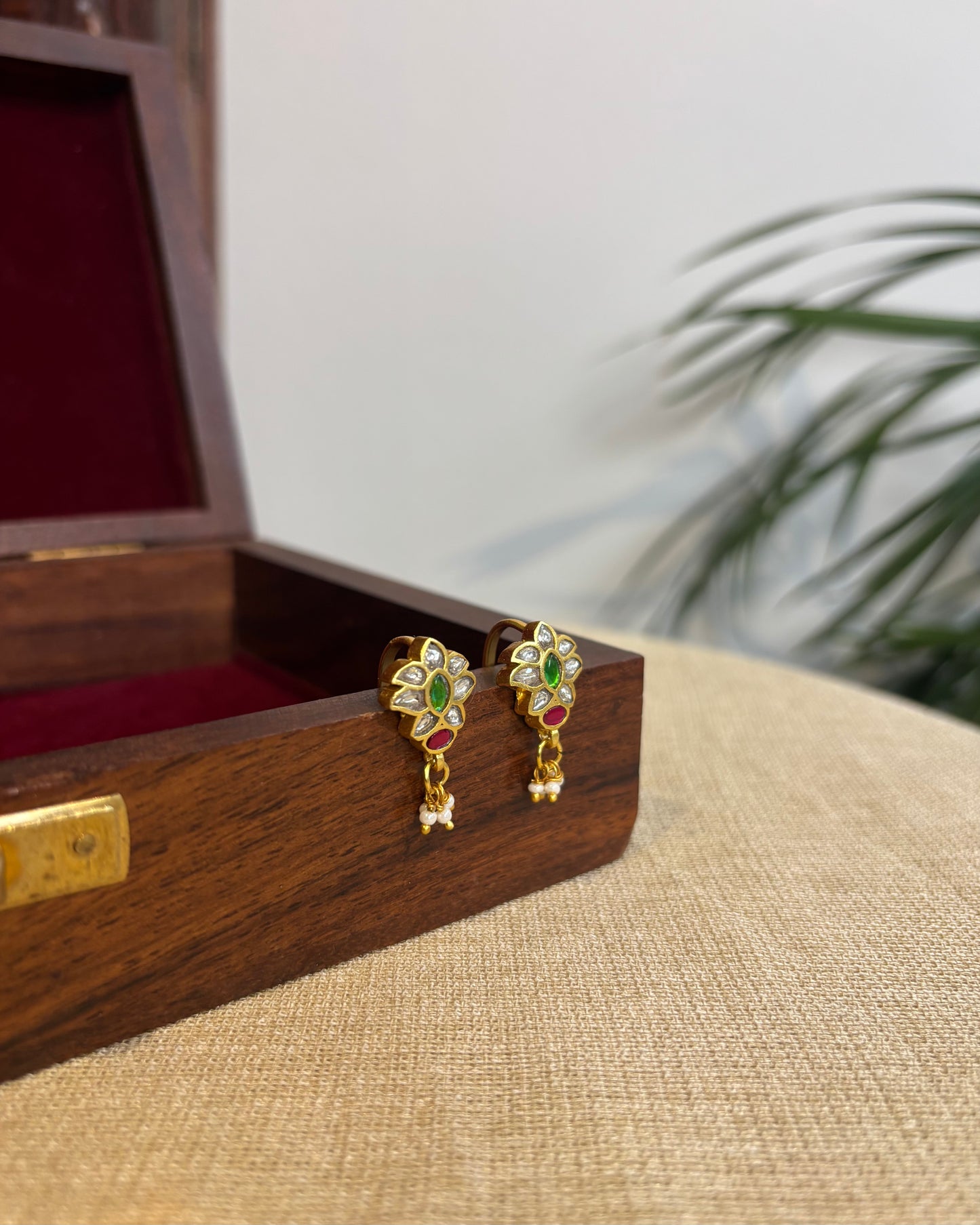 Green and White Floral Gold-Finish Jadau Bugadi | ER288