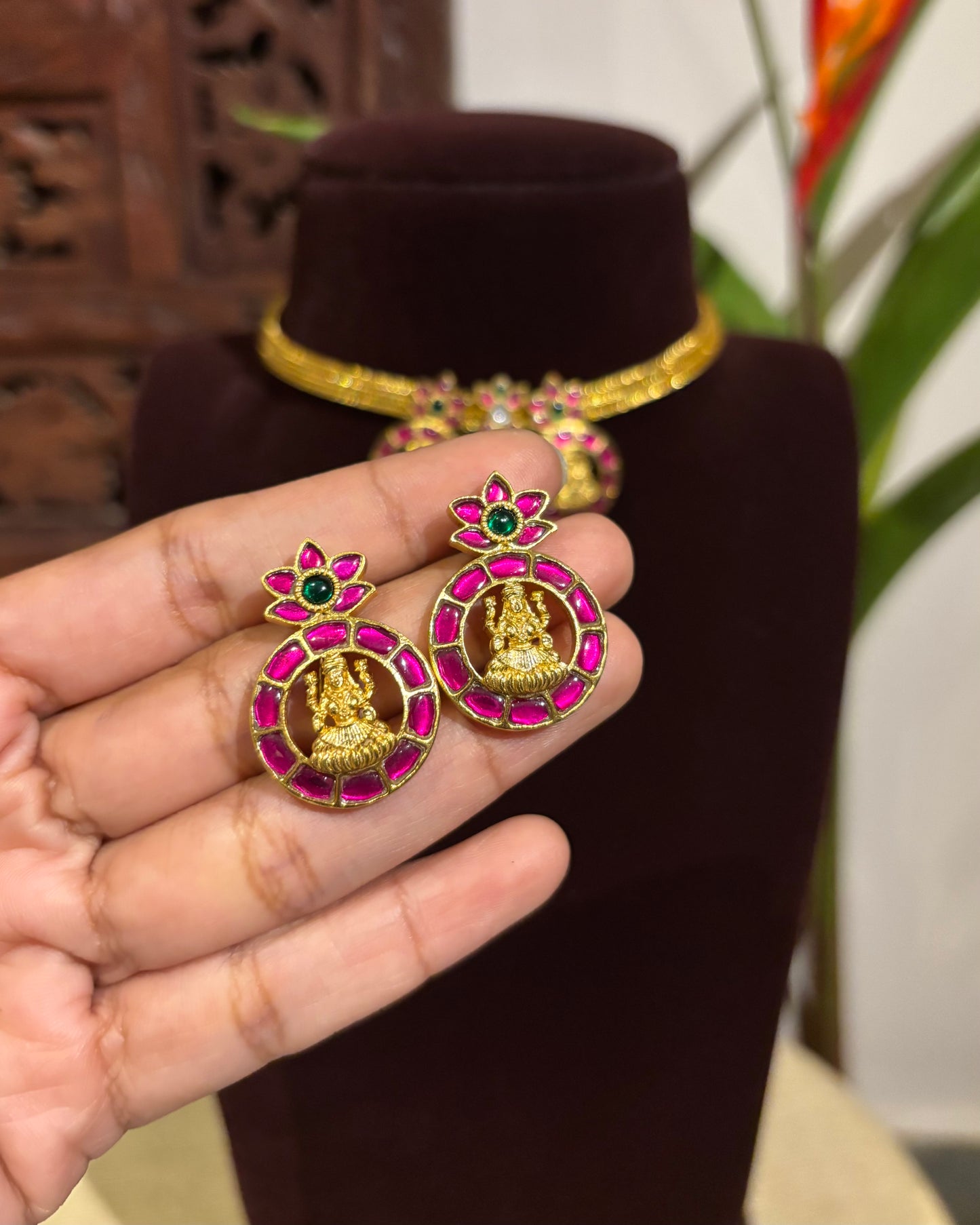 Lakshmi Kanti Necklace with Matching Earrings | NC195