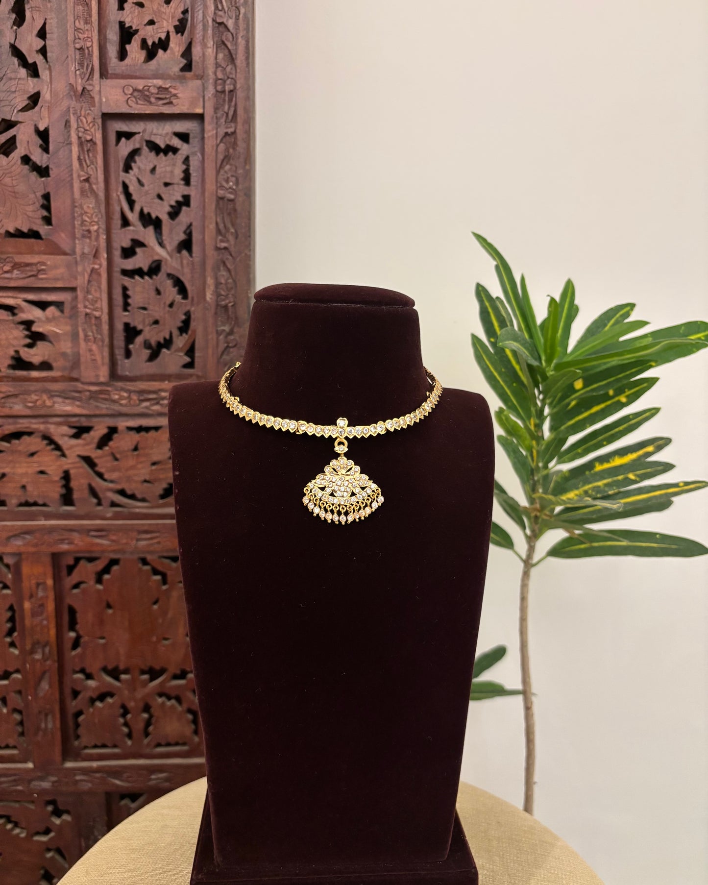 Floral Motif Impon Pendant Attigai Peacock Necklace – White | NC610