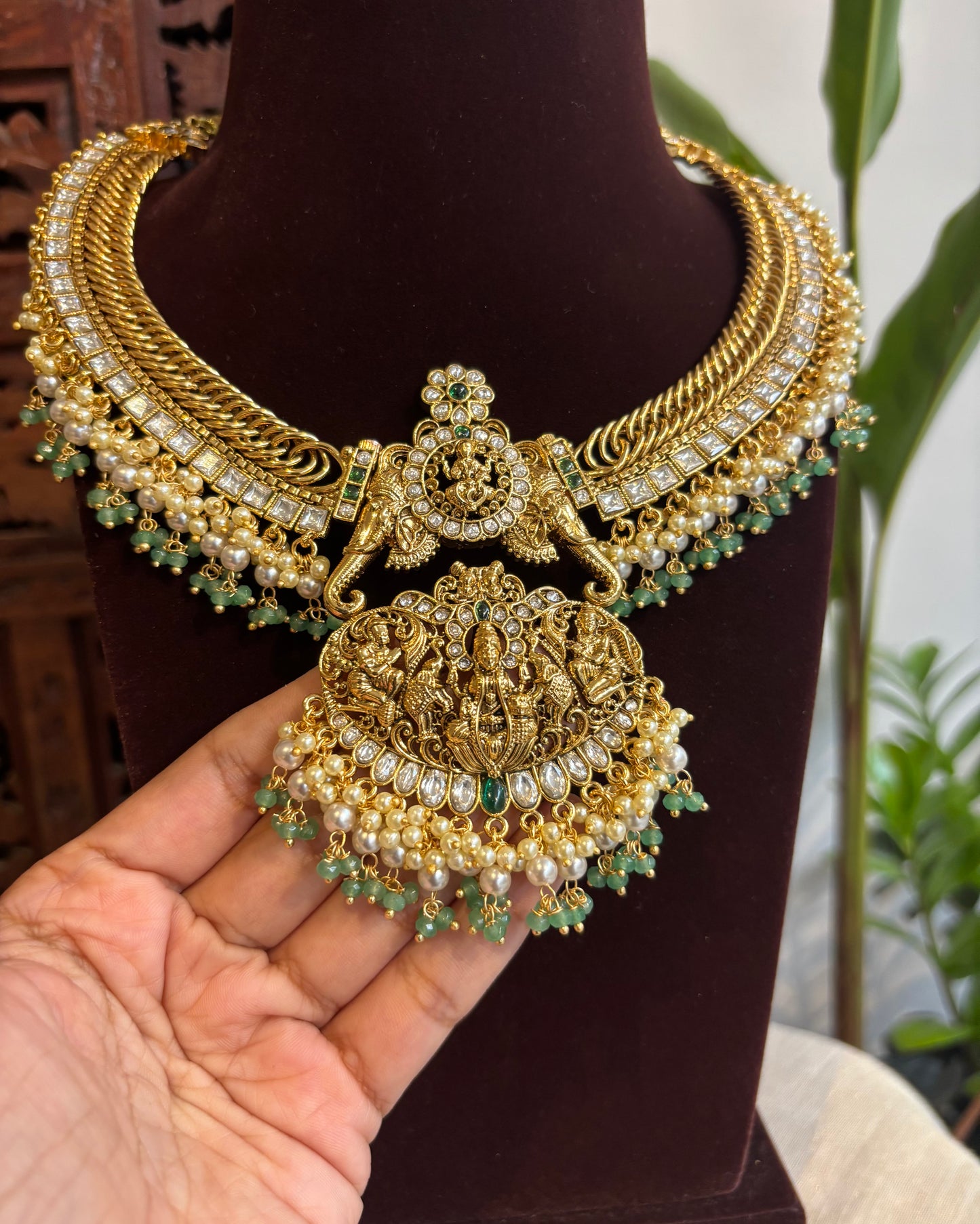 Antique Lakshmi Kundan Necklace with Detachable Pendant & Earrings | NC204