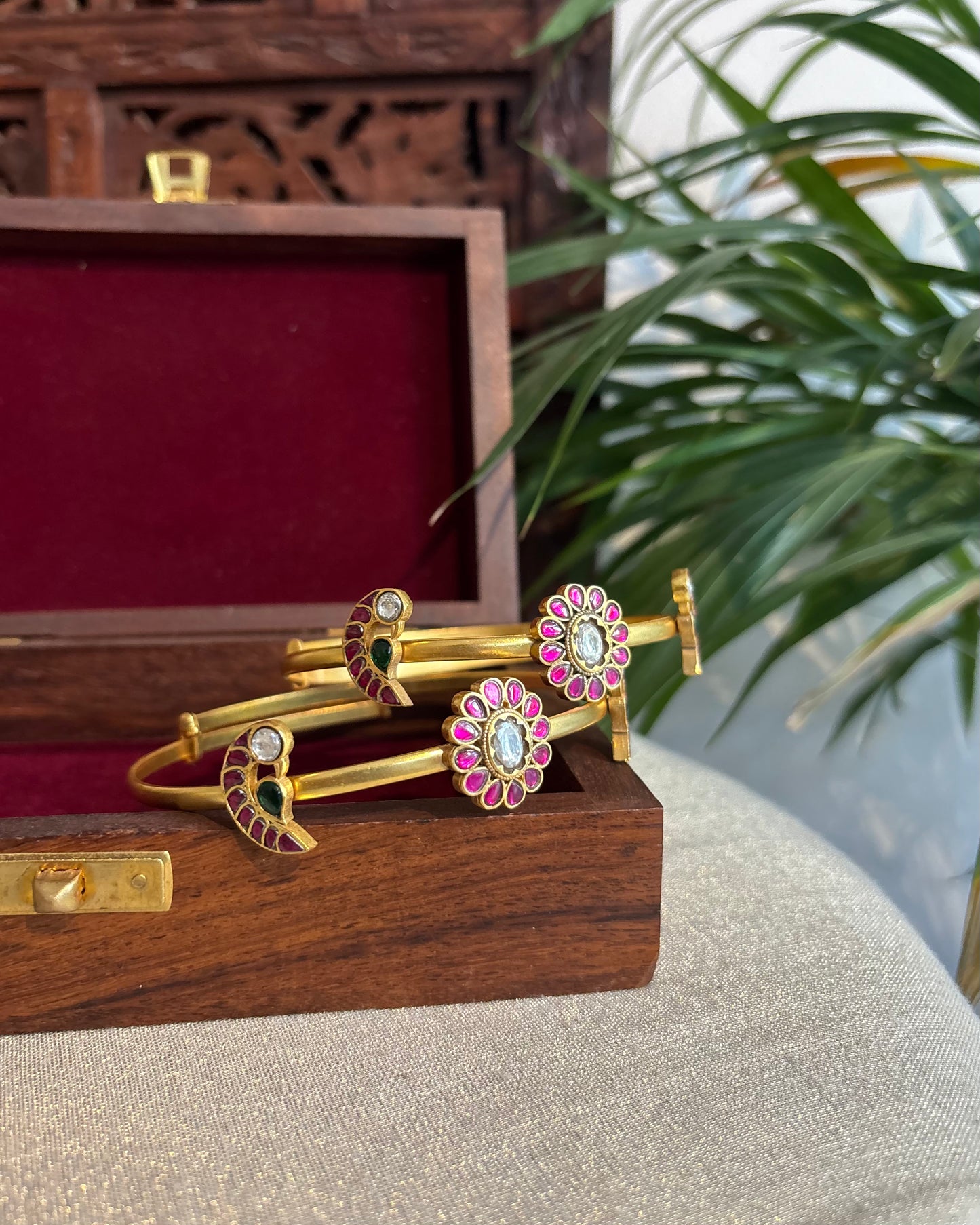 Floral Peacock Jadau Kundan Armlets – Adjustable Fit | AR004