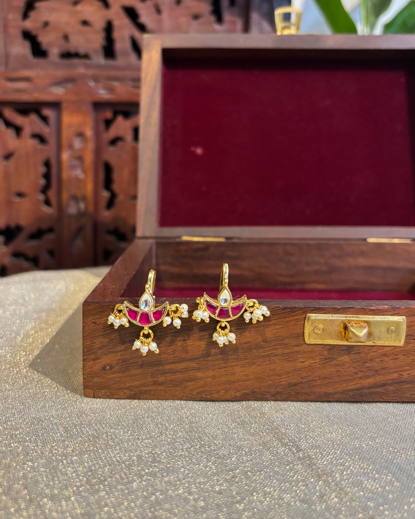 Ruby White Chand Gold-Finish Jadau Bugadi | ER161