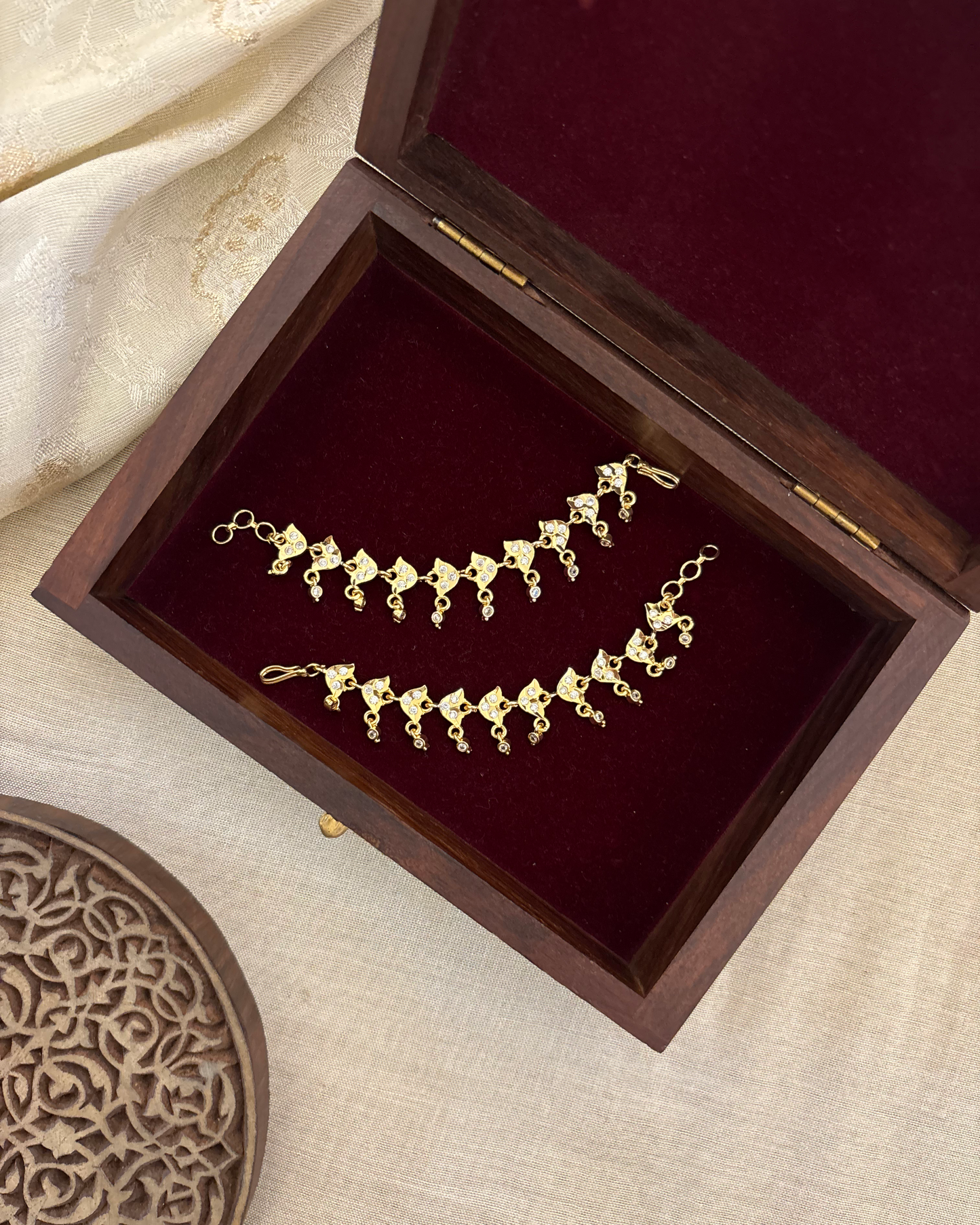 Vintage Impon Straight Ear Chain – | White | EC188