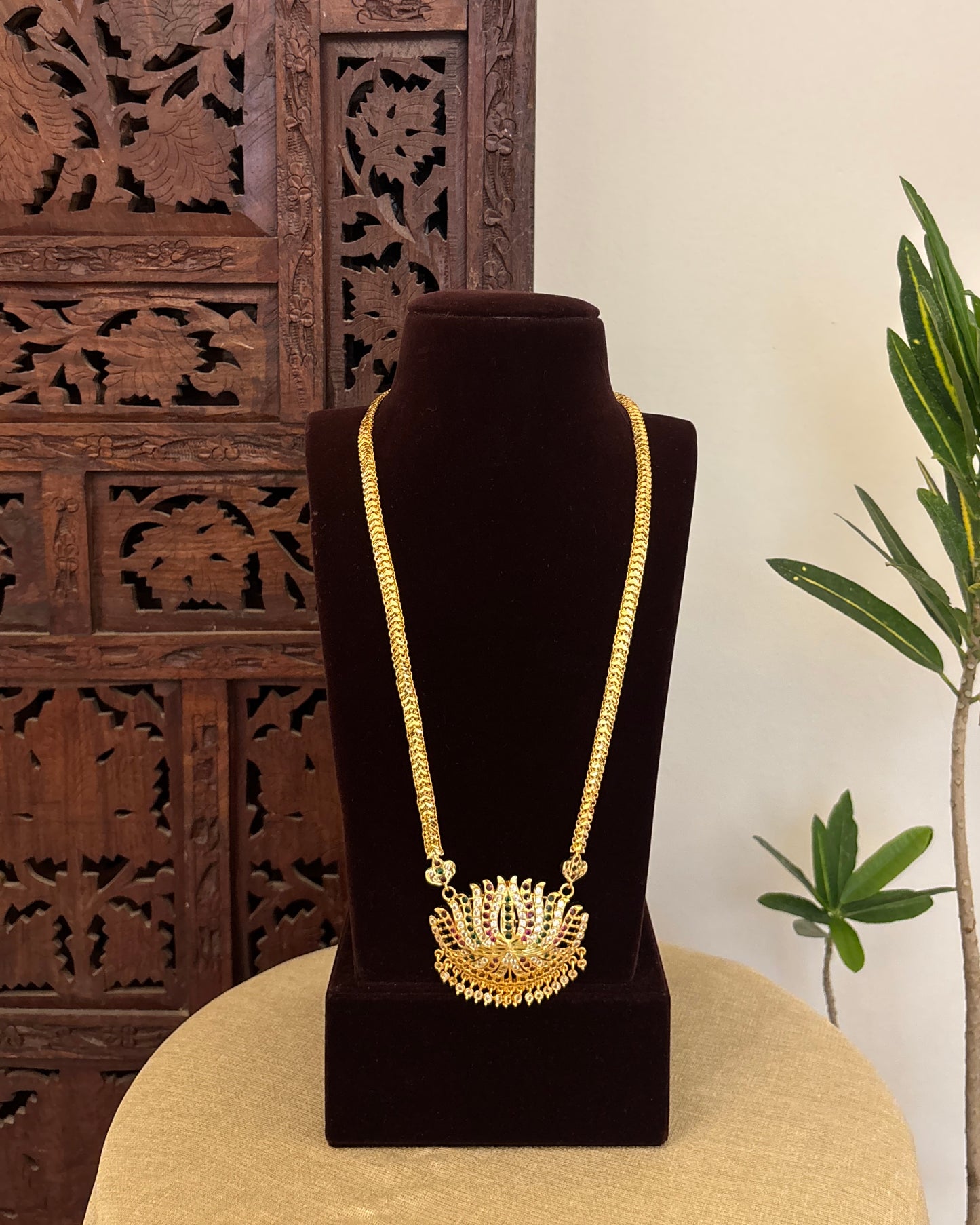 Floral Motif Impon Lotus Pendant Attigai Necklace – Multi Colour | NC650