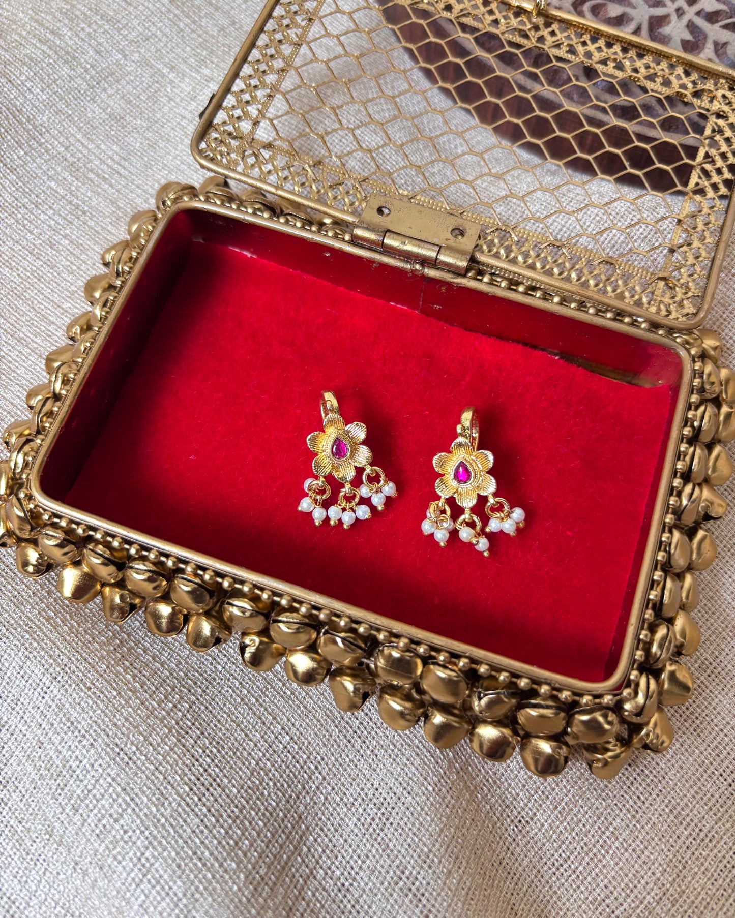 Delicate Floral Gold-Finish Bugadi with White Kundan | ER024