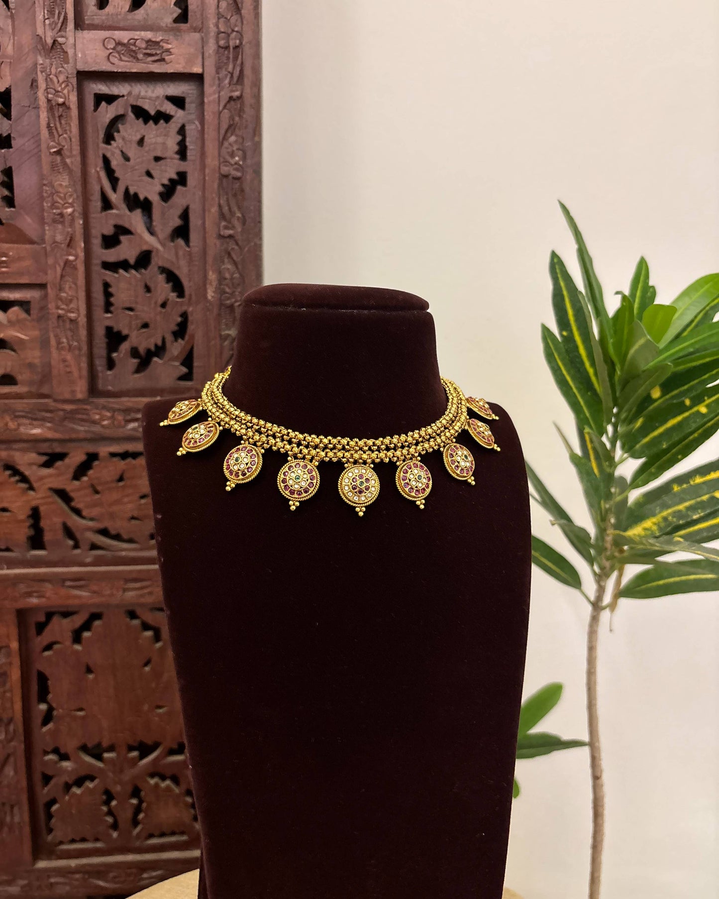 Minimalist Kemp Necklace With Earrings | Ruby & White | NC658