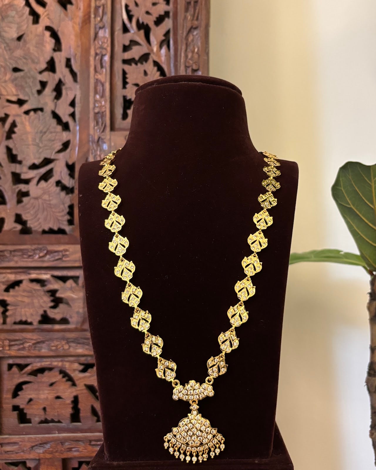 Floral Motif Impon Jewellery Set | White | Haram & Earrings | Handmade Gold Tone | NC757