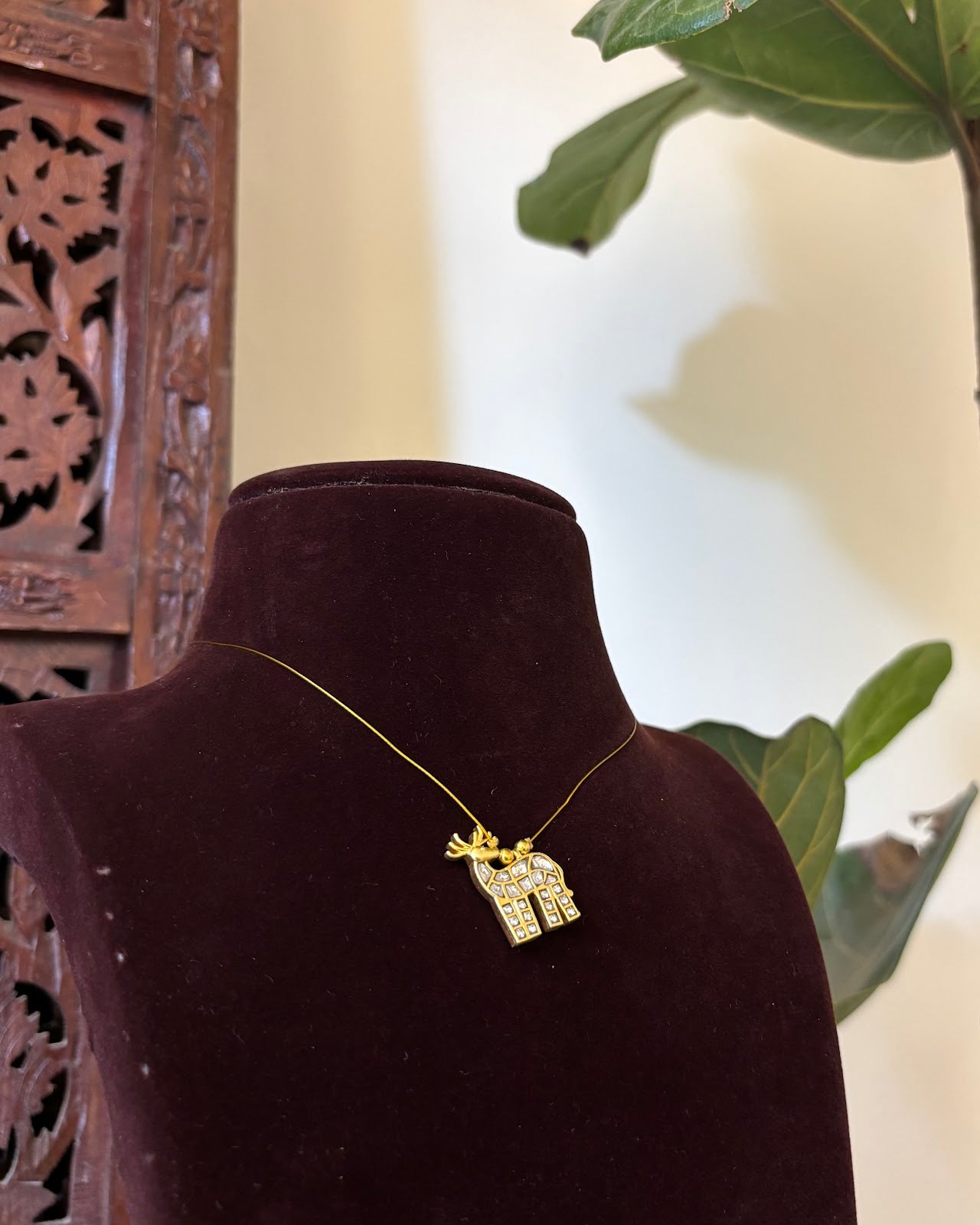 Invisible Chain with Kundan Deer Pendant  | NC748