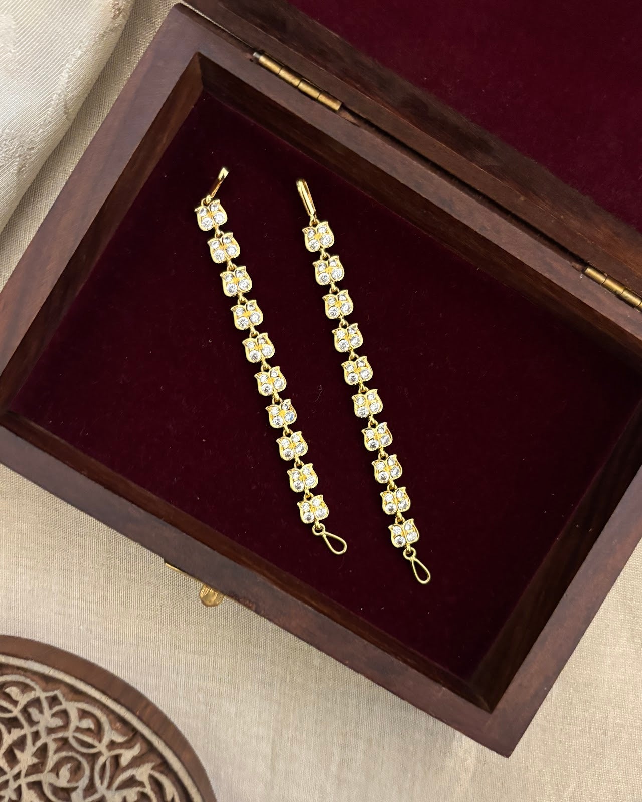 Vintage Impon Straight Ear Chain White EC193