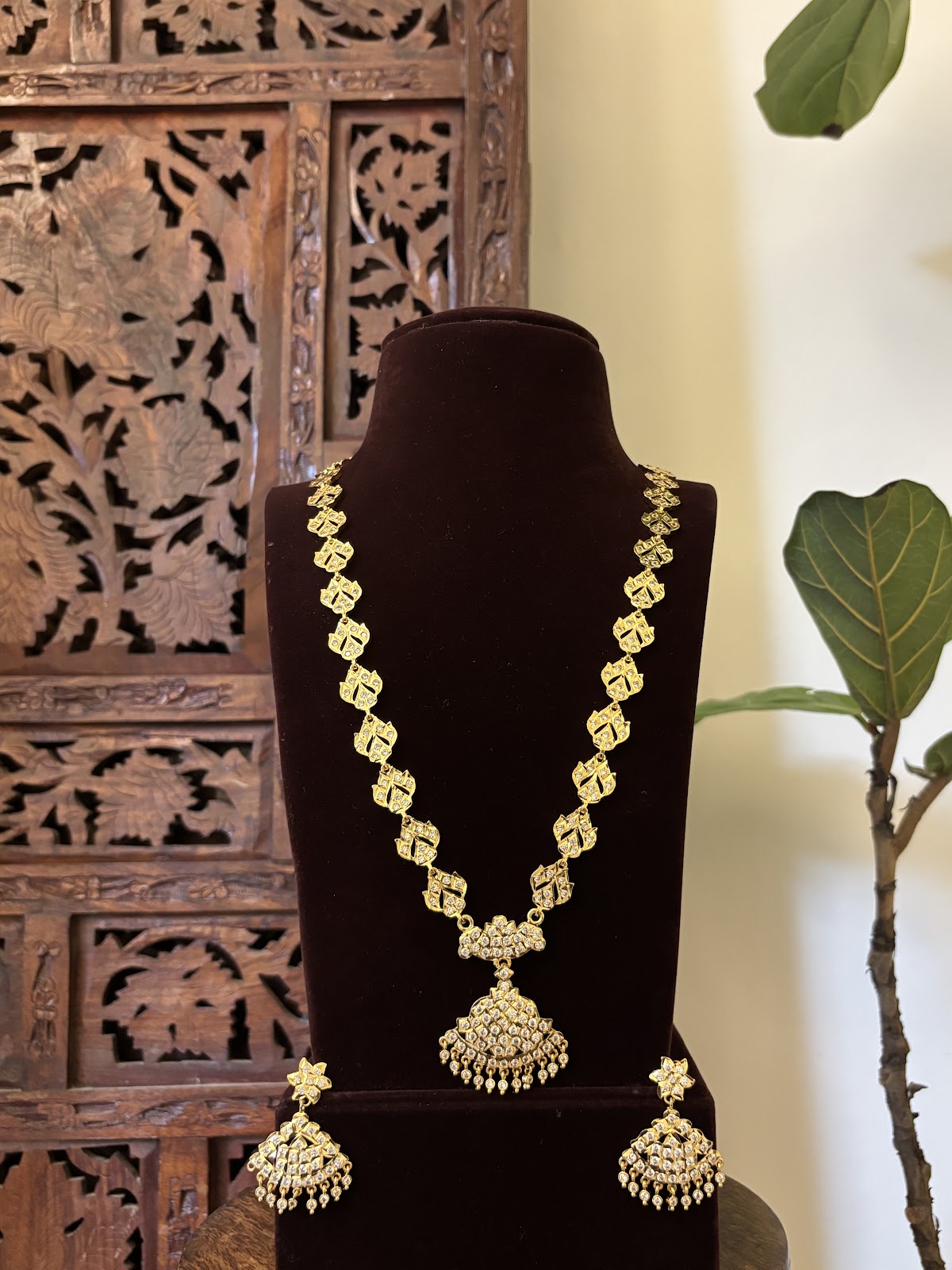 Floral Motif Impon Jewellery Set | White | Haram & Earrings | Handmade Gold Tone | NC757