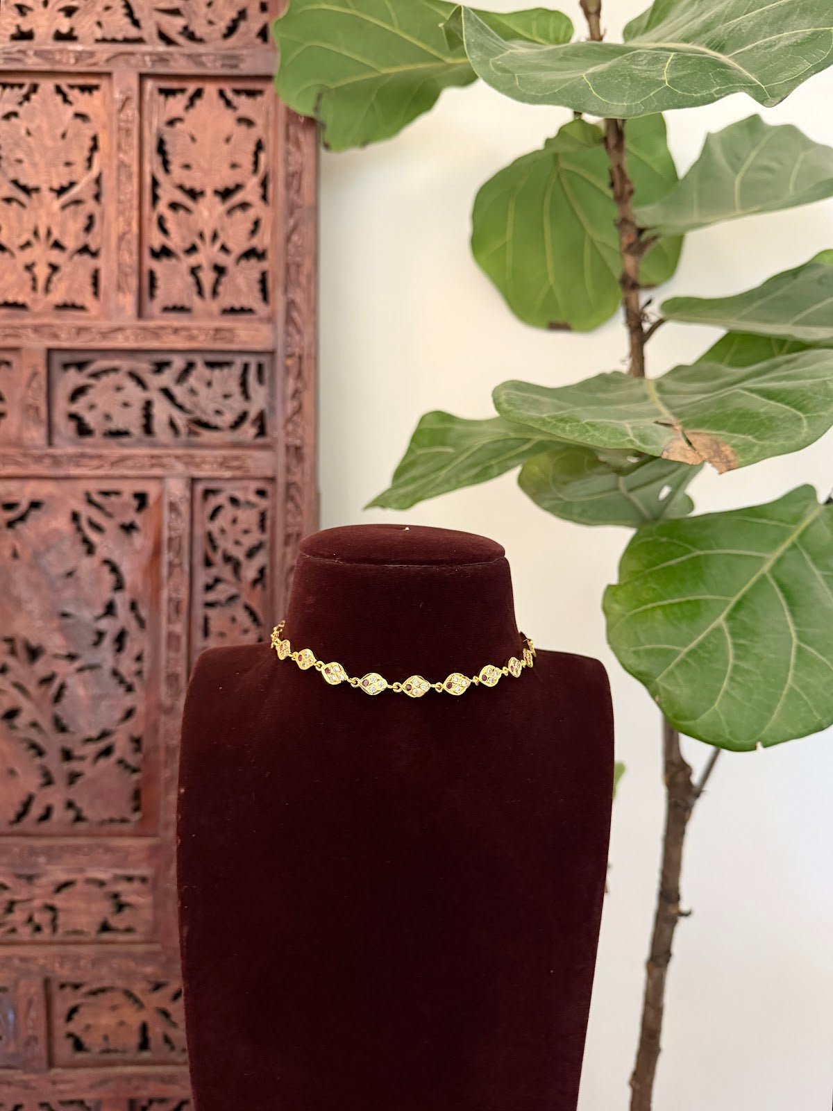Vintage Floral Impon Choker Necklace | White | Handmade Gold Tone | NC821