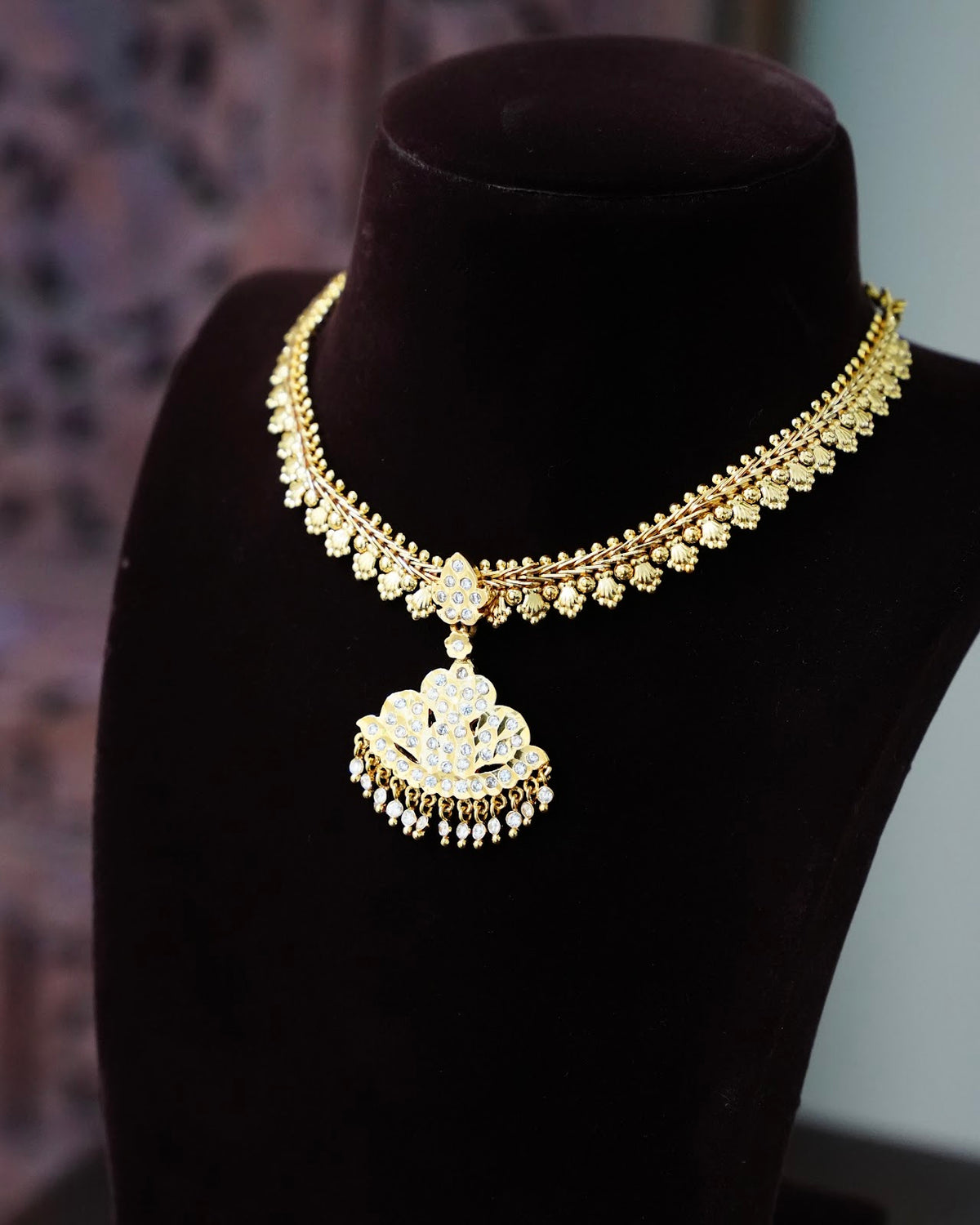 Vintage Floral Motif Impon Necklace | White | Handmade Gold Tone | NC935