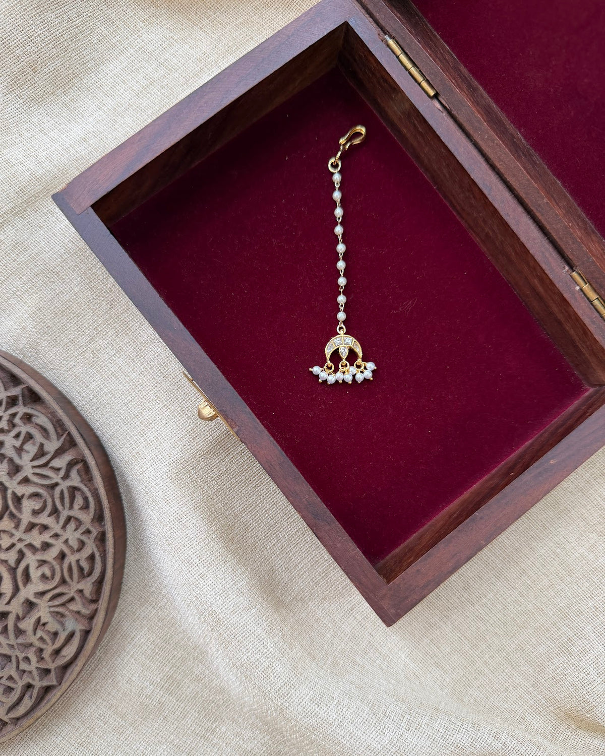 Minimal Jadau Floral Design Maang Tikka | White | Handmade Gold Plated | MT387