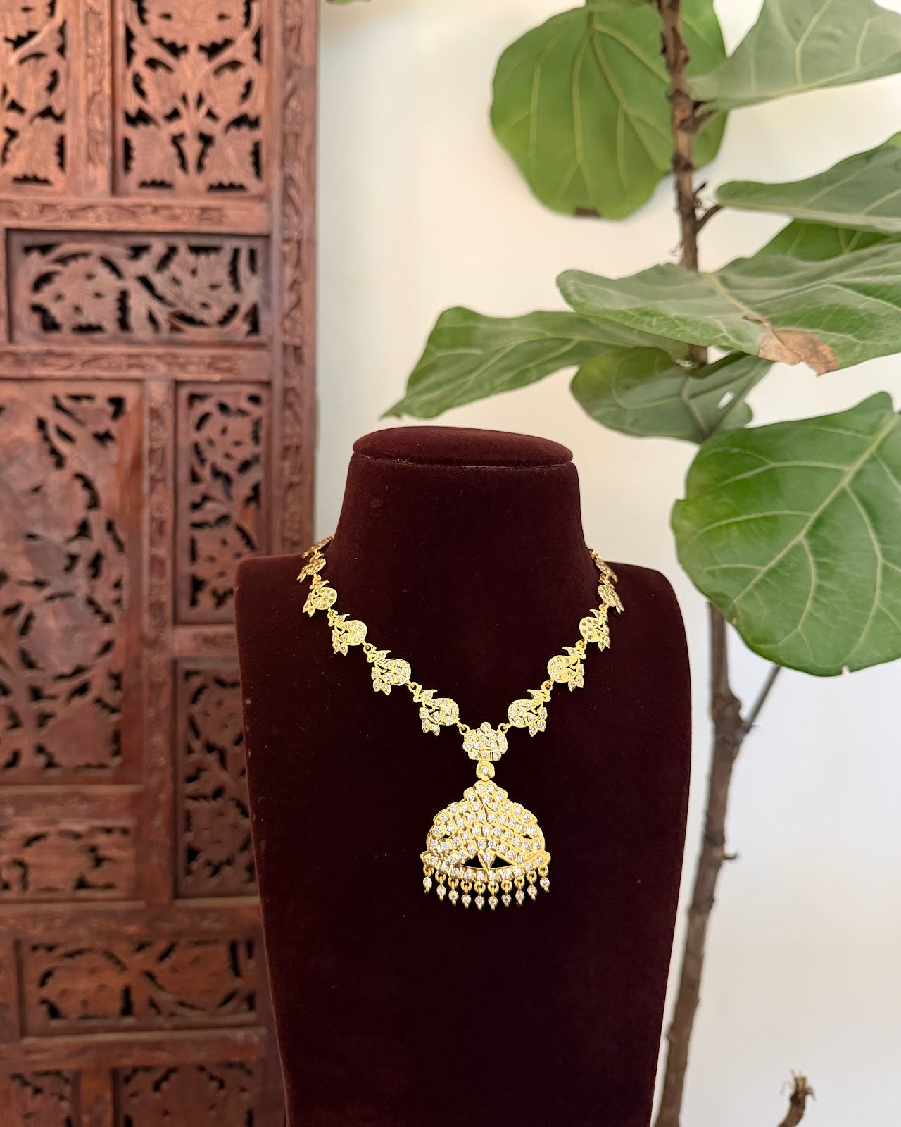 Heritage Vintage Peacock Impon Necklace Set with Earrings | White | Handmade Gold Tone | NC826