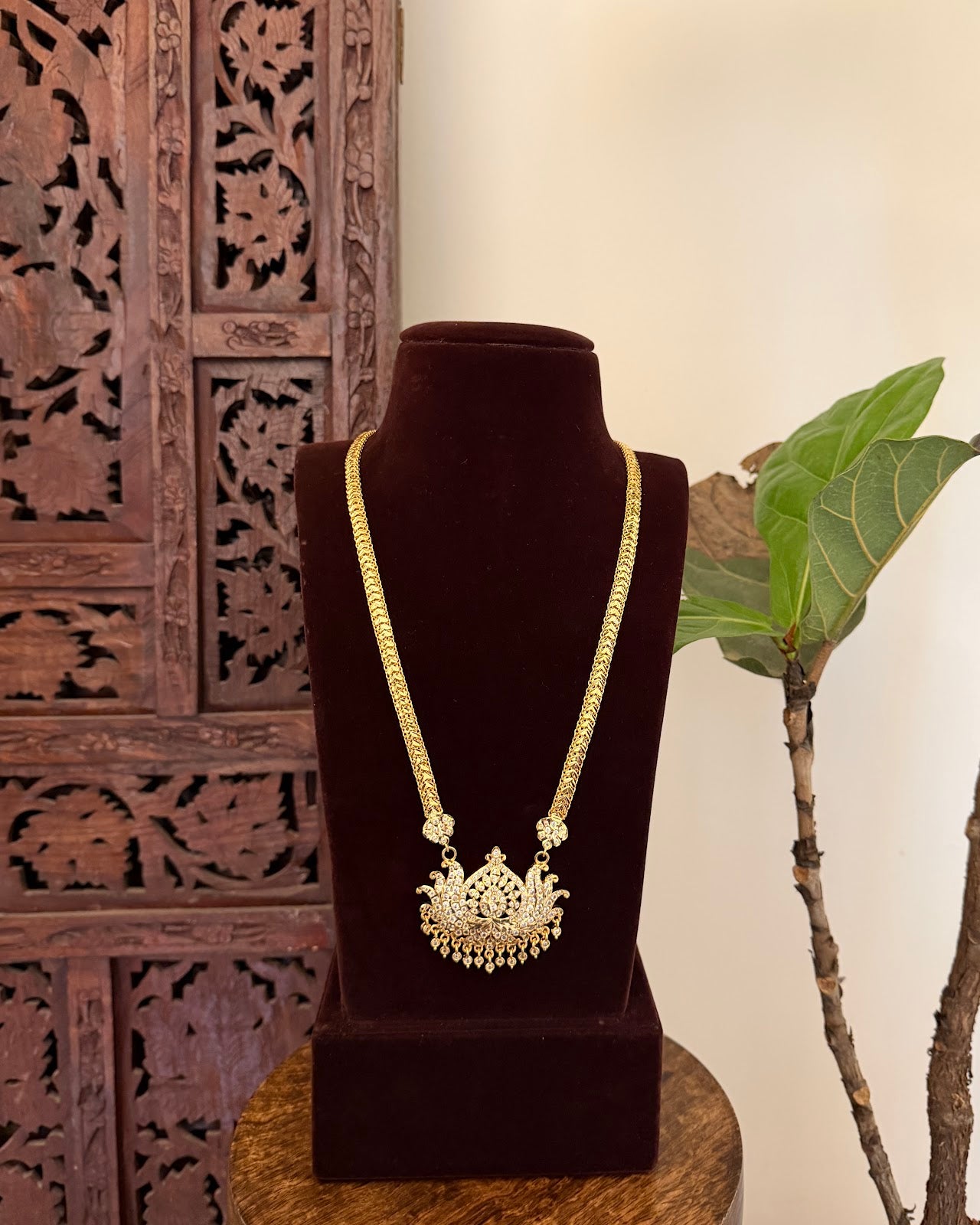Traditional Lotus Motif Impon Necklace | White | Handmade Gold Tone | NC791