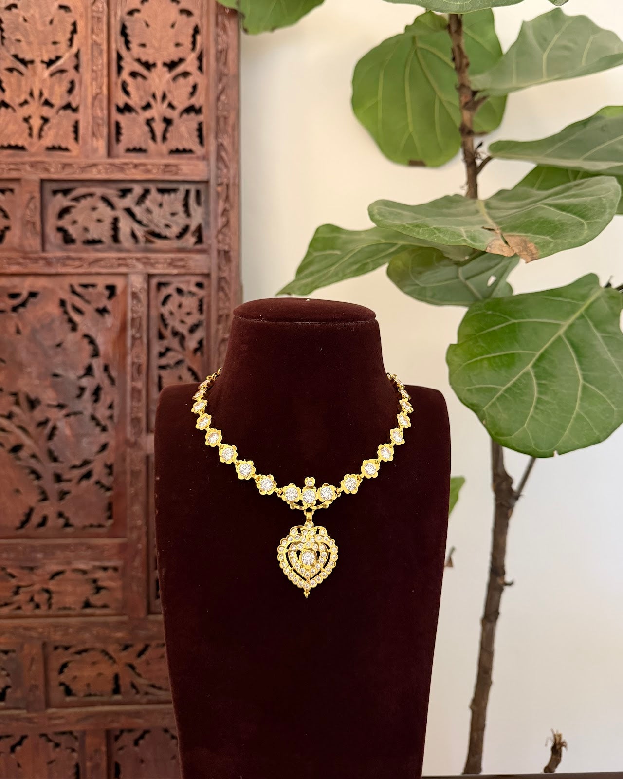 Attigai Vintage White Floral Necklace | Handmade Gold Tone | NC819