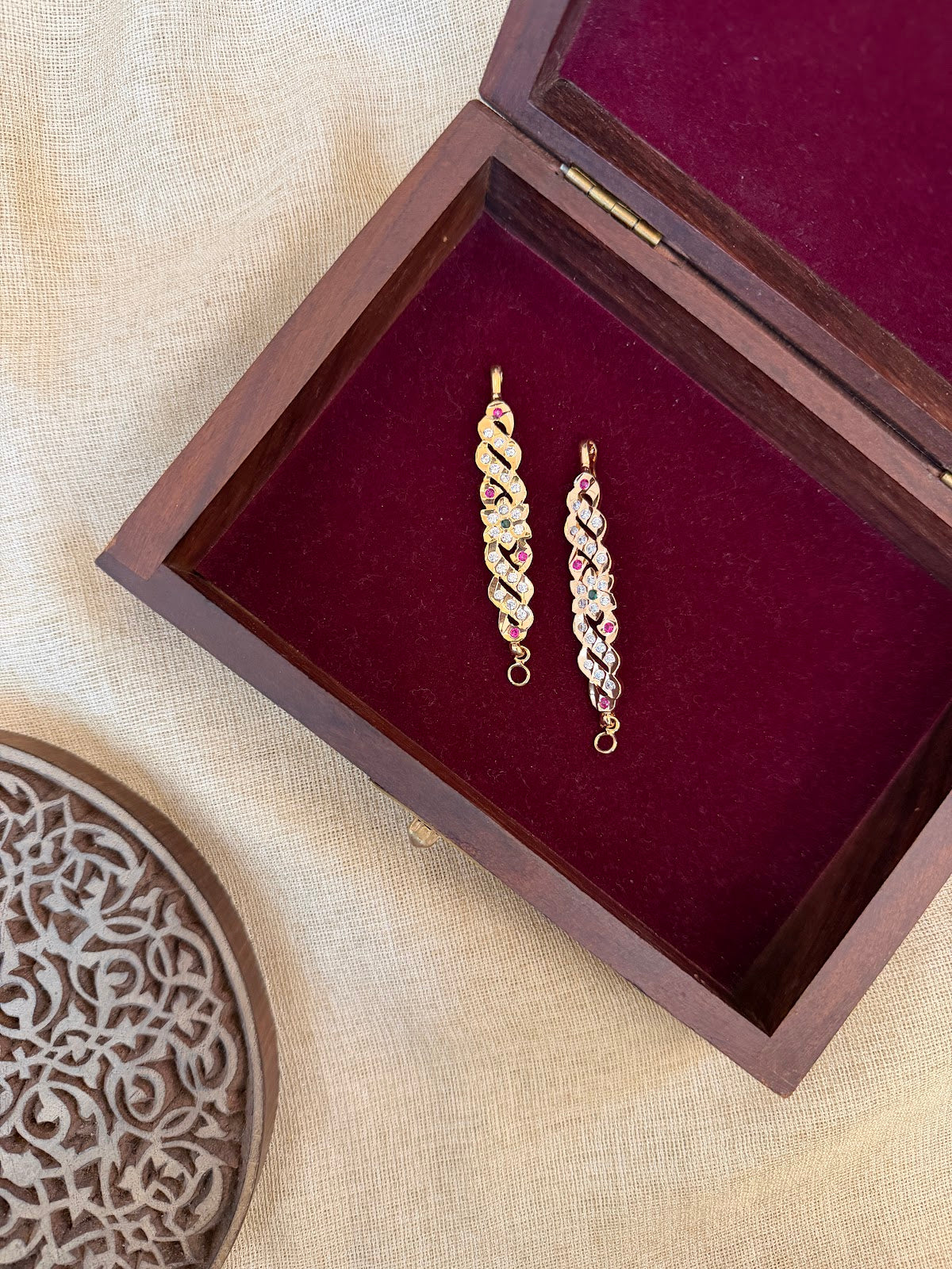 Vintage Floral Impon Straight Ear Chain – Multicolour | Handmade Gold Tone | EC243