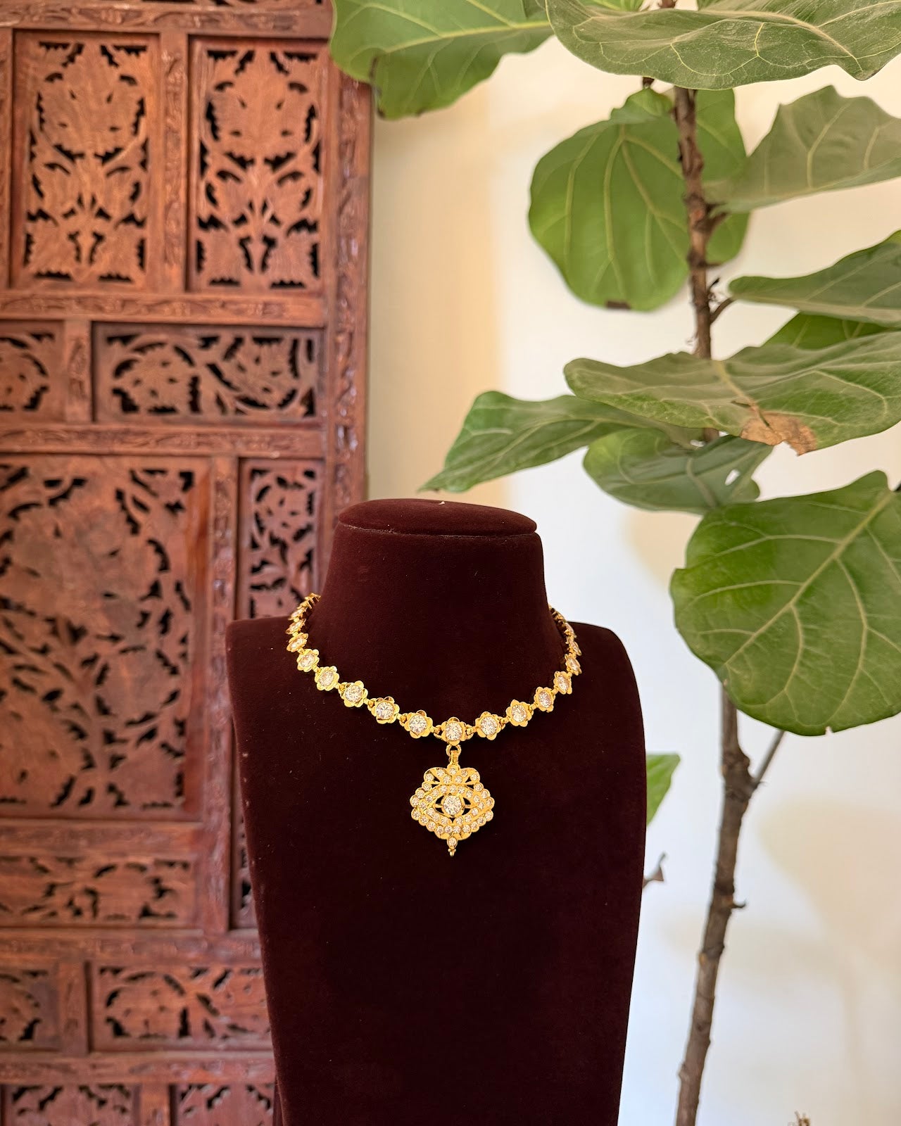 Vintage Impon Necklace | White | Handmade Gold Tone | NC818