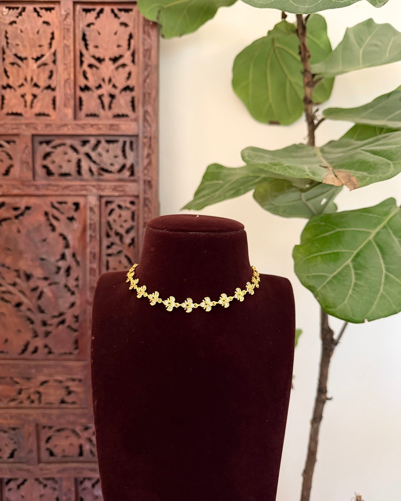 Vintage Floral Impon Choker Necklace | White | Handmade Gold Tone | NC820