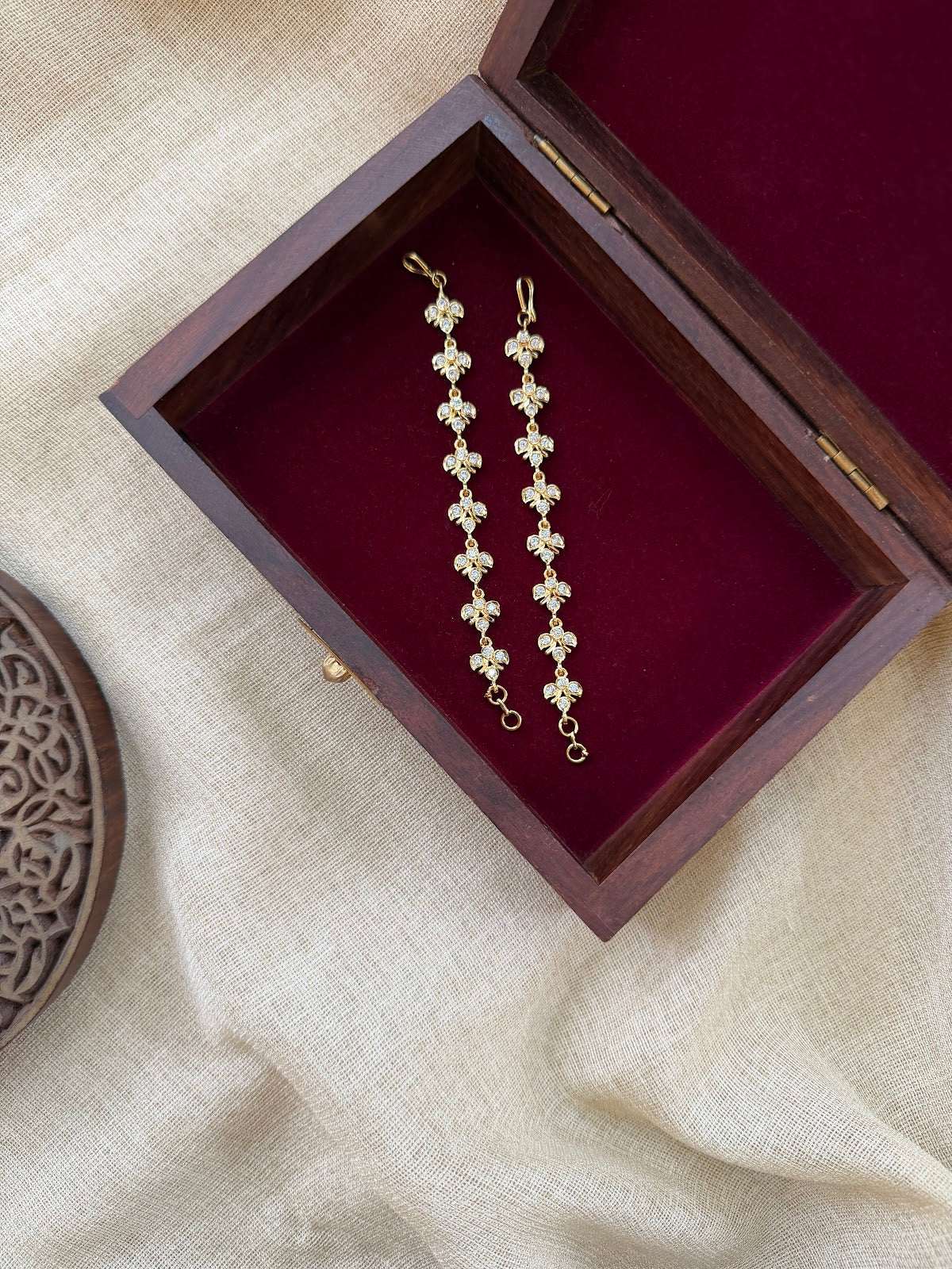 Royal Impon Ear Chain – White Heritage Floral Style EC249