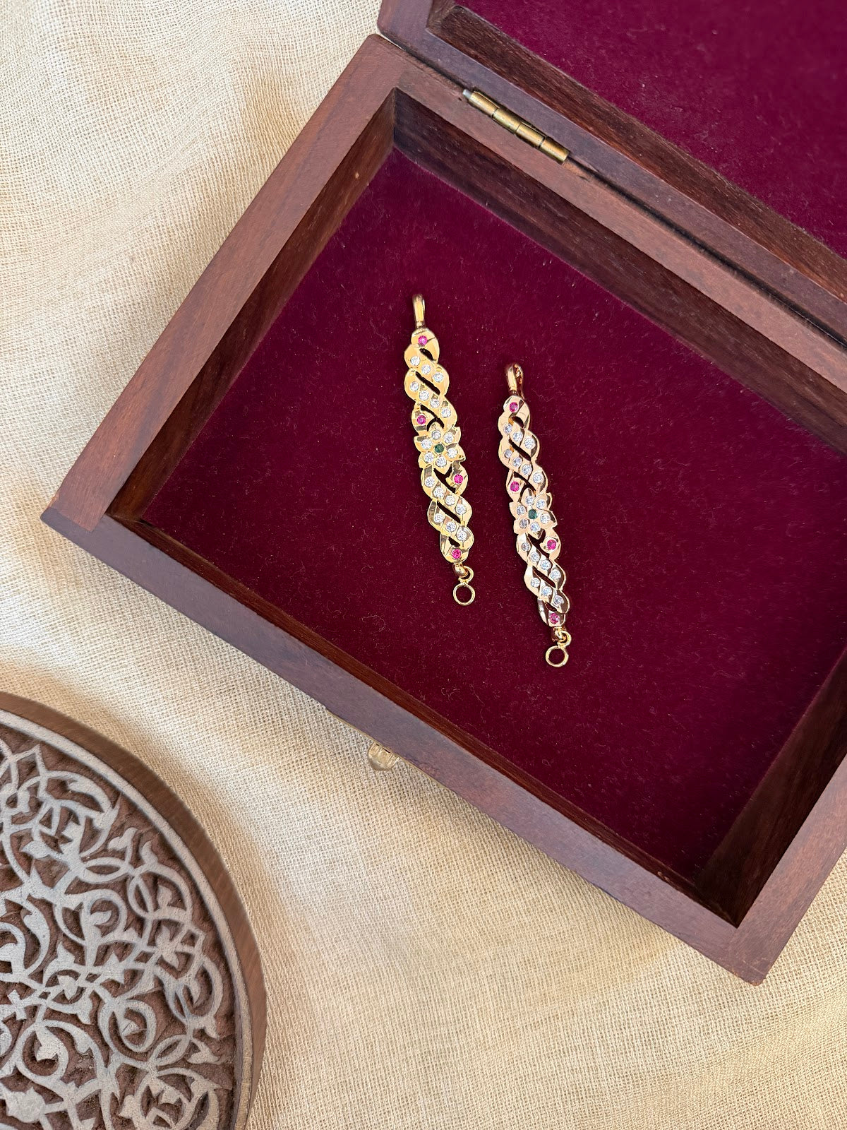 Vintage Floral Impon Straight Ear Chain – Multicolour | Handmade Gold Tone | EC243